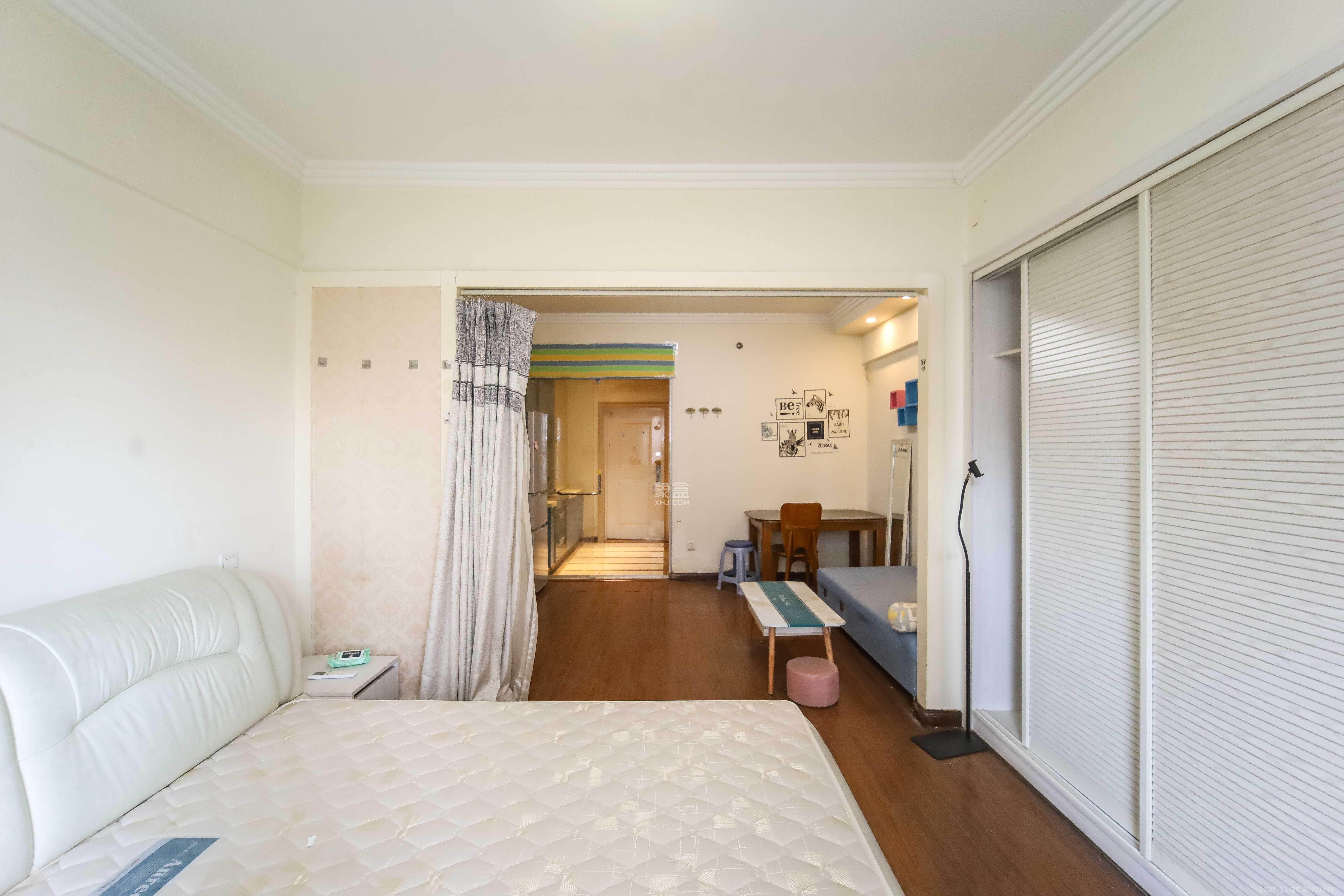 西子一间  1室1厅1卫    28.0万卧室