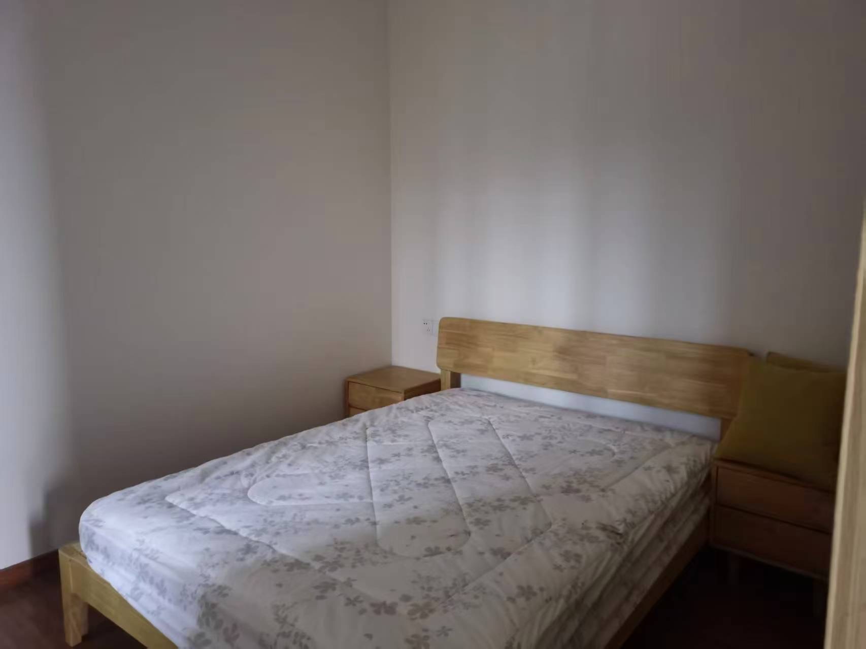 融冠亲城 3室2厅2卫 2400.0元/月 融冠亲城 3室2厅2卫 2400.0元/月室内图