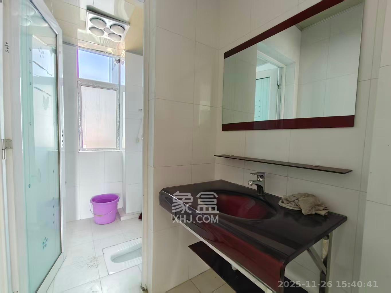 君临国际  3室2厅2卫    5000.0元/月