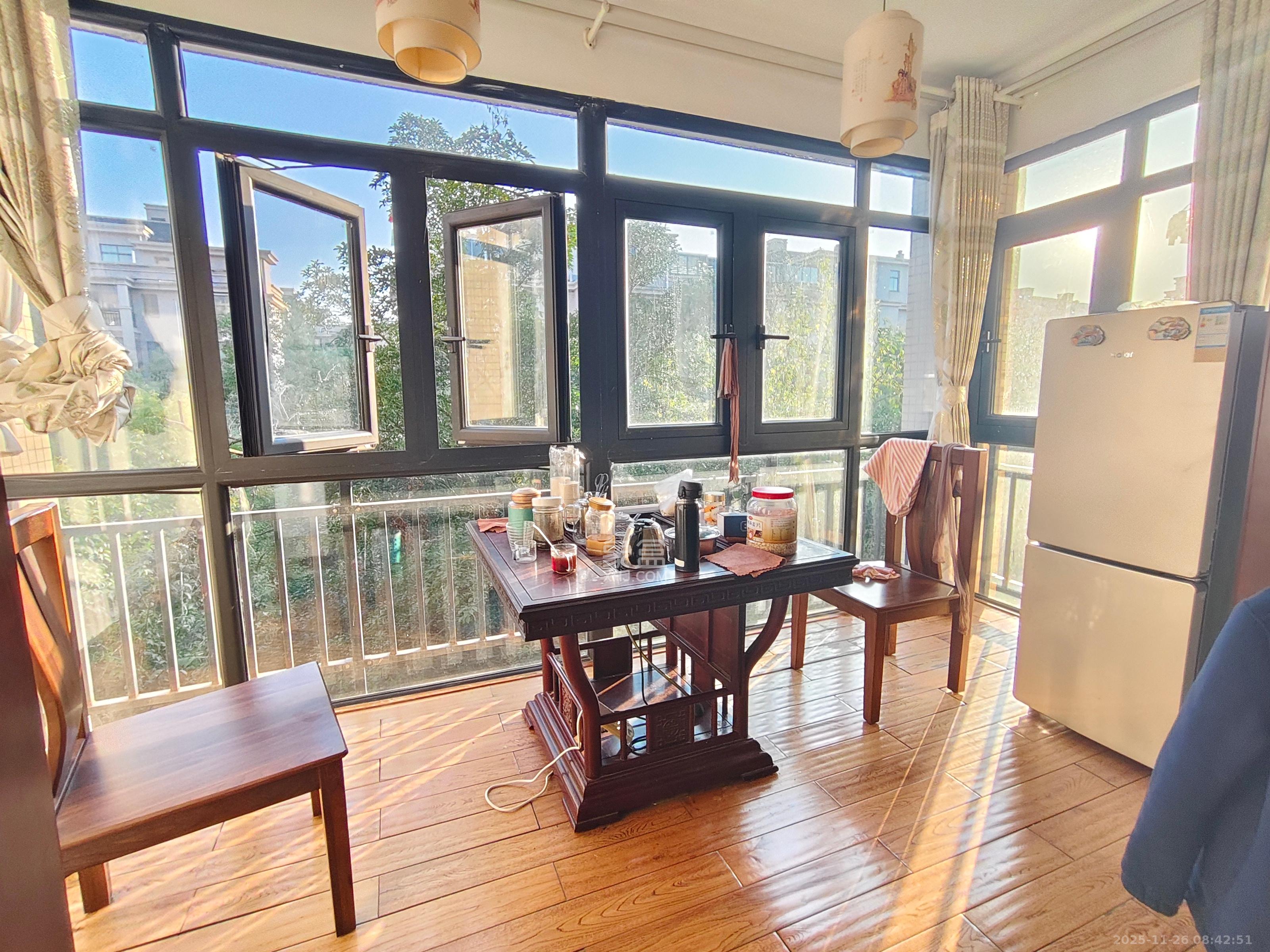 金霞美墅  4室2厅2卫    68.0万