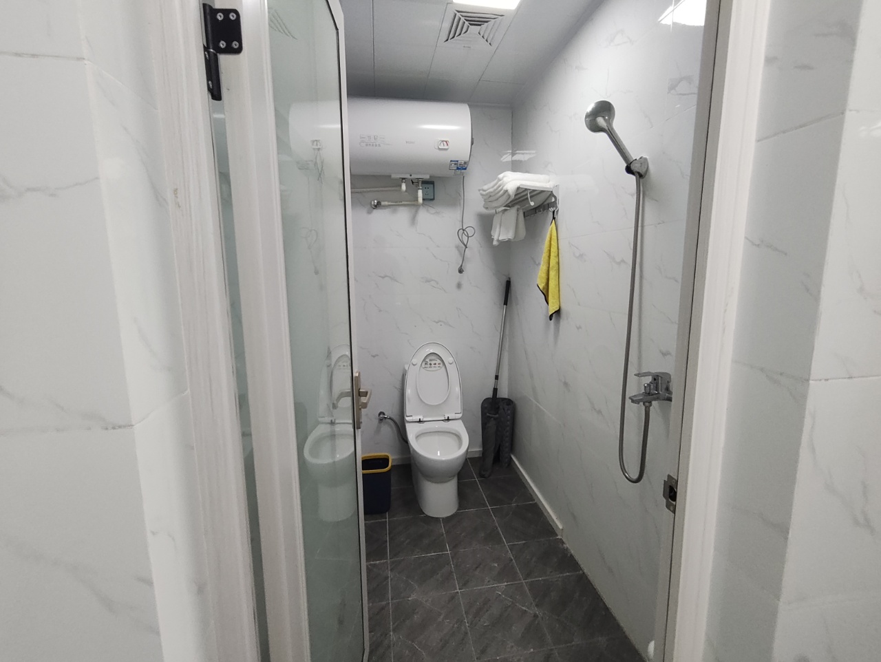 绿地海长流六期（绿地新海岸）  1室1厅1卫    2600.0元/月室内图