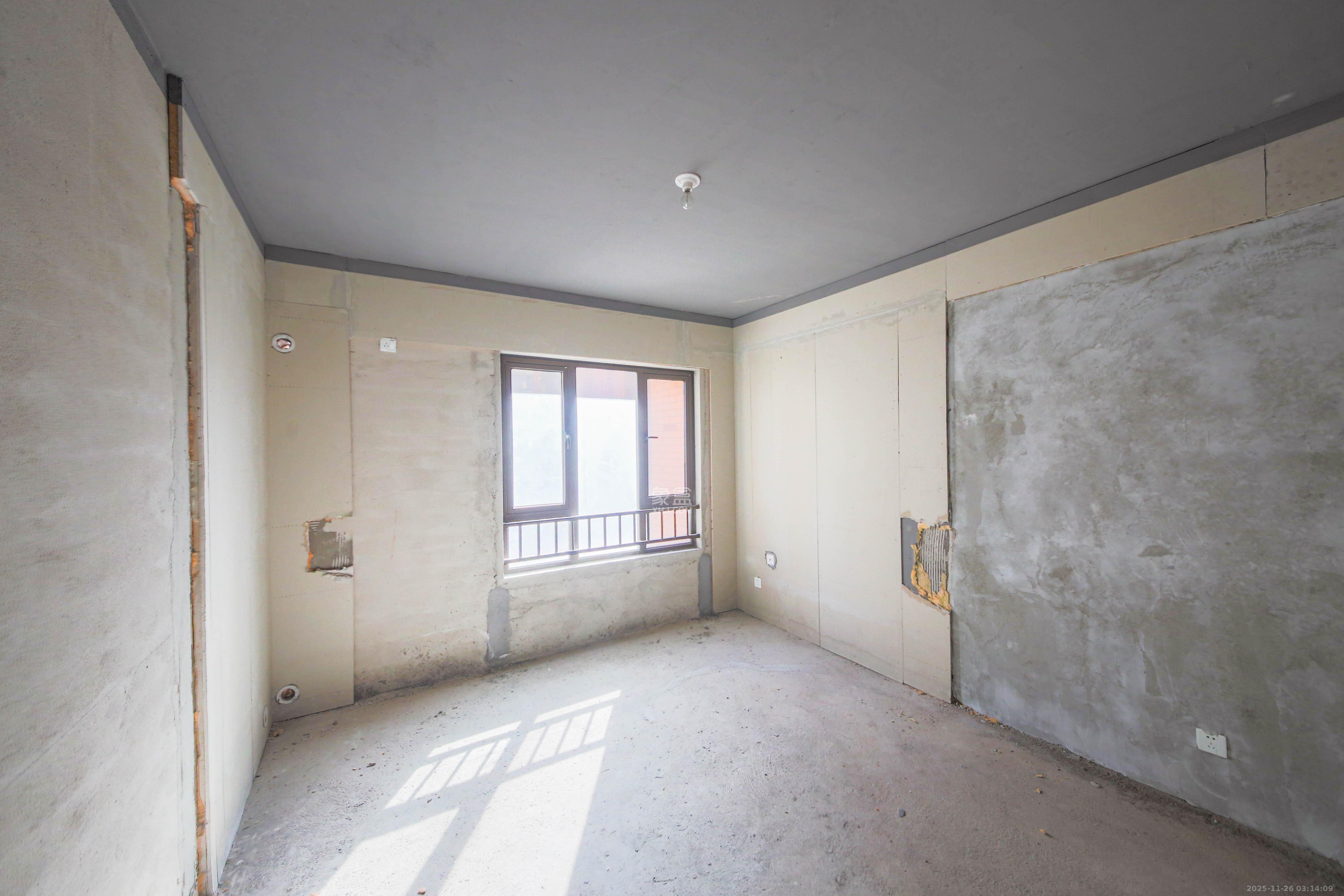 香缇雅苑(鑫远翡丽郡二期) 4室2厅2卫 175.0万 香缇雅苑(鑫远翡丽郡二期) 4室2厅2卫 175.0万卧室