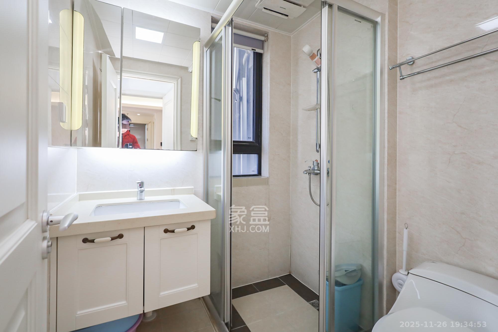 万科里金域国际  3室2厅1卫    159.0万卫生间