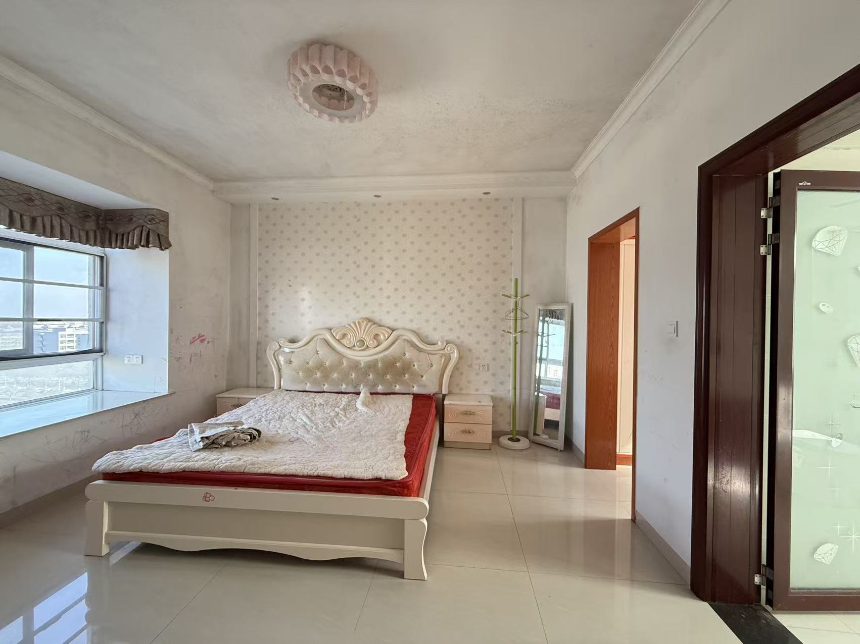 学府花园（文苑瑞景）  4室2厅2卫    2000.0元/月室内图