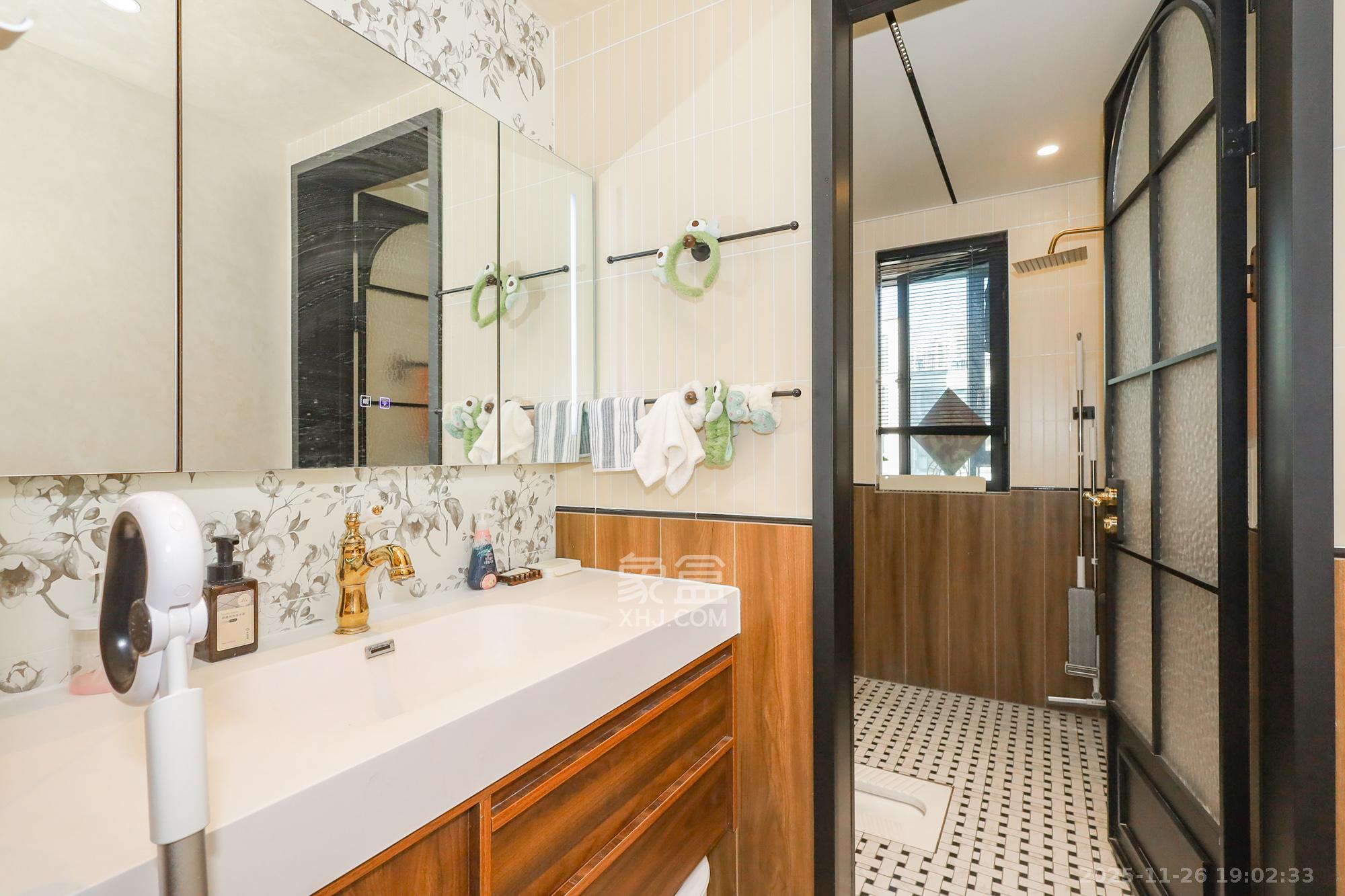 轨道中建麓江府 5室2厅3卫 350.0万 轨道中建麓江府 5室2厅3卫 350.0万卫生间