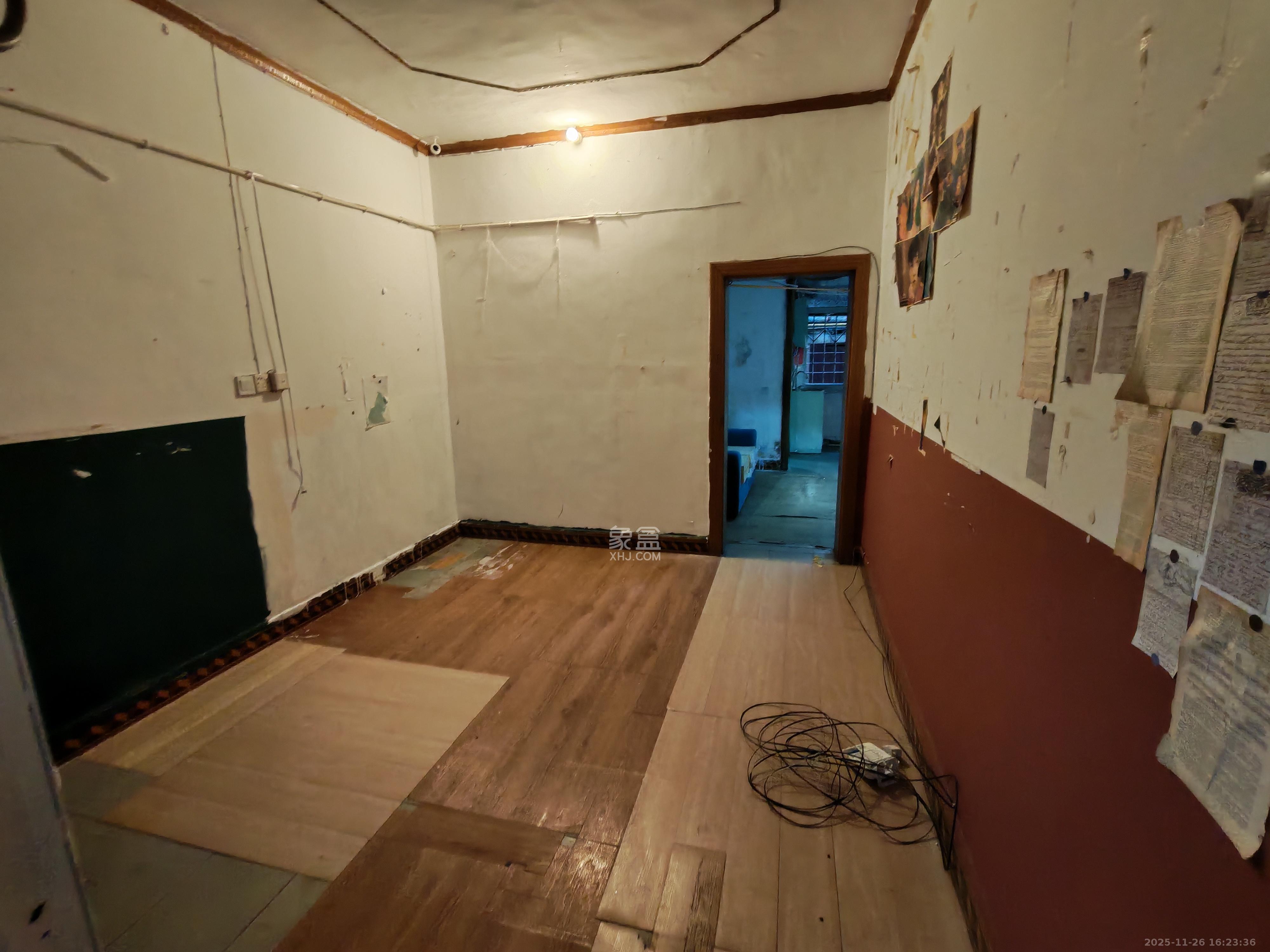 仰天湖1、2村  3室1厅1卫    1800.0元/月室内图