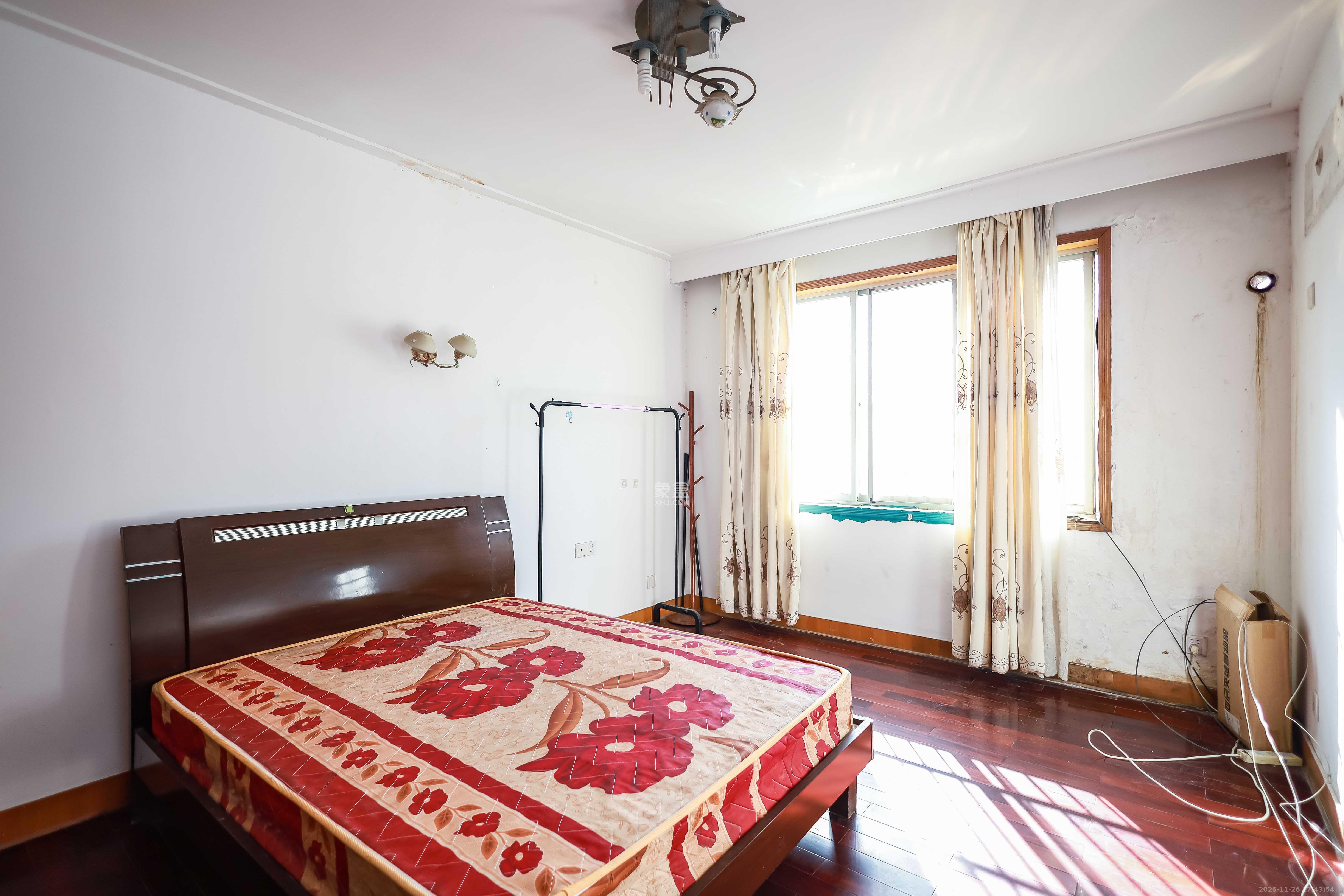 咸嘉新村嘉兴苑 5室3厅3卫 165.0万 咸嘉新村嘉兴苑 5室3厅3卫 165.0万卧室