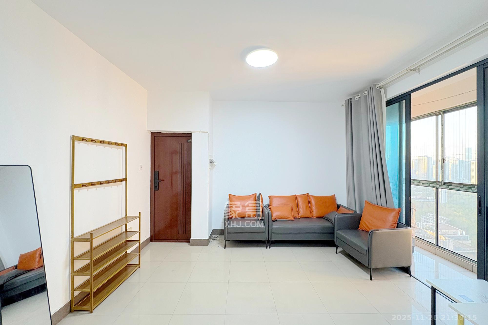 融圣国际  2室1厅1卫    89.0万客厅