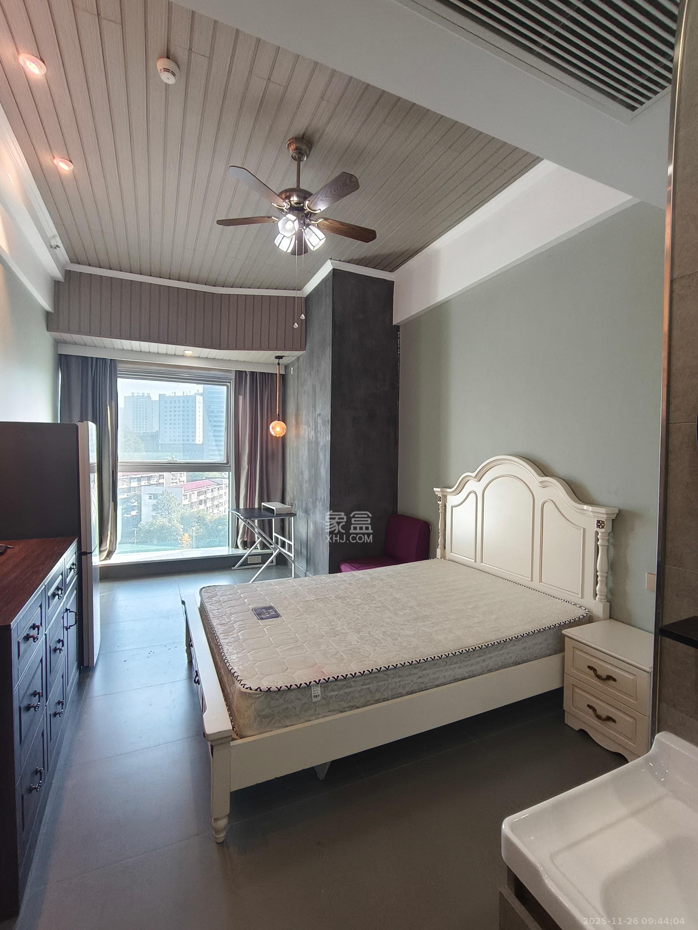 汇景发展环球中心  1室0厅0卫    1900.0元/月