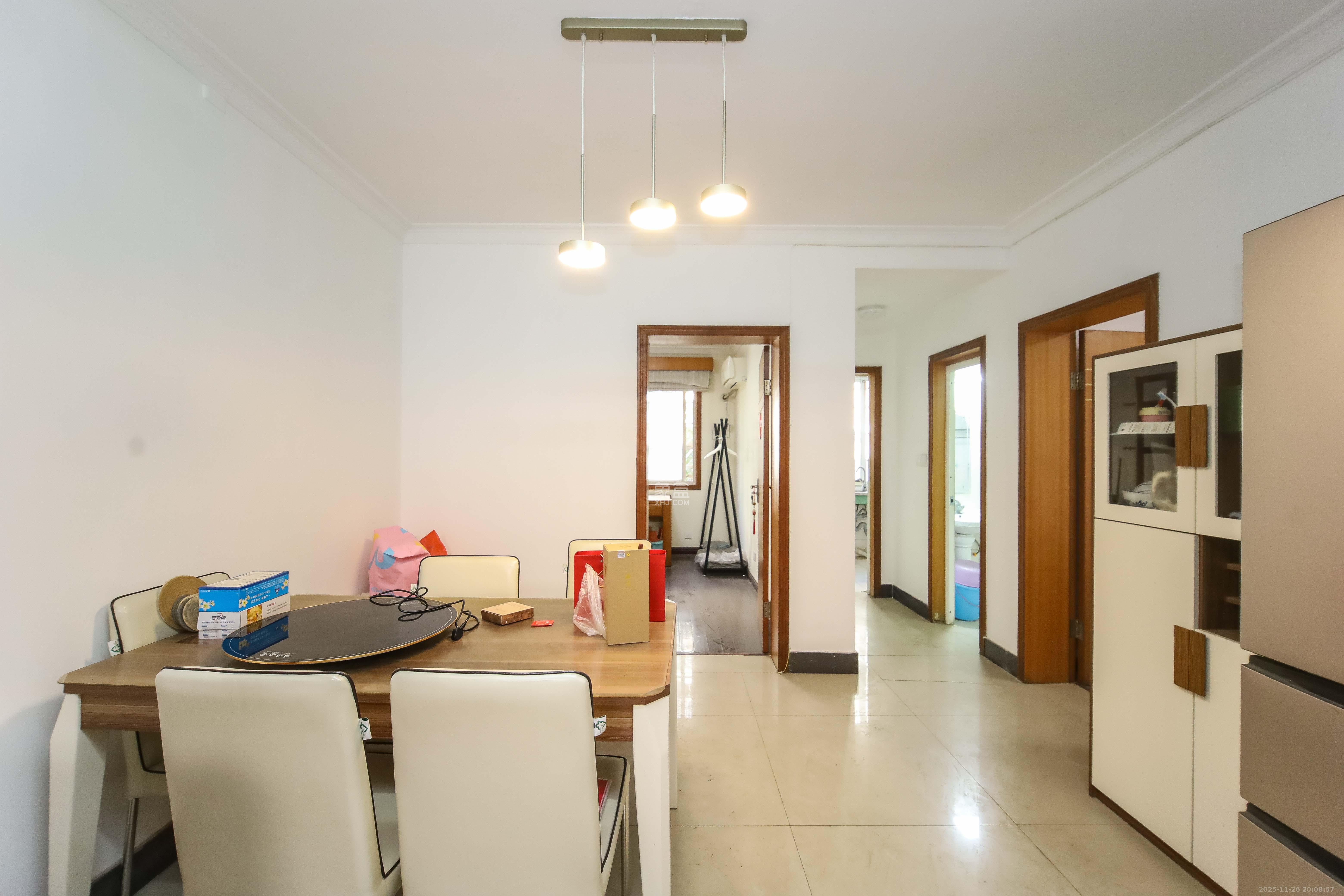 新桥小区  3室2厅2卫    75.8万客厅