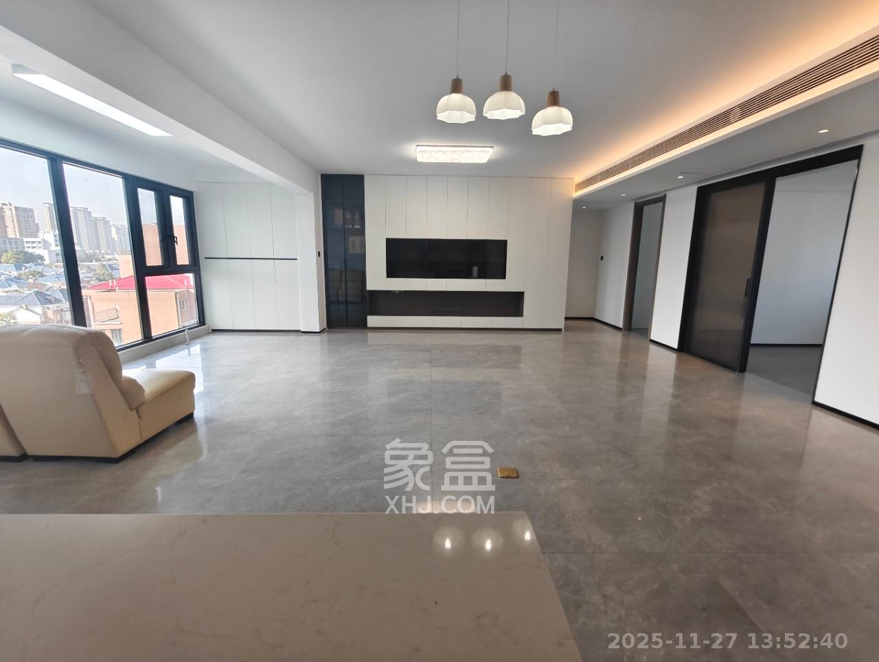 轨道万科悦府  4室2厅2卫    4000.0元/月室内图