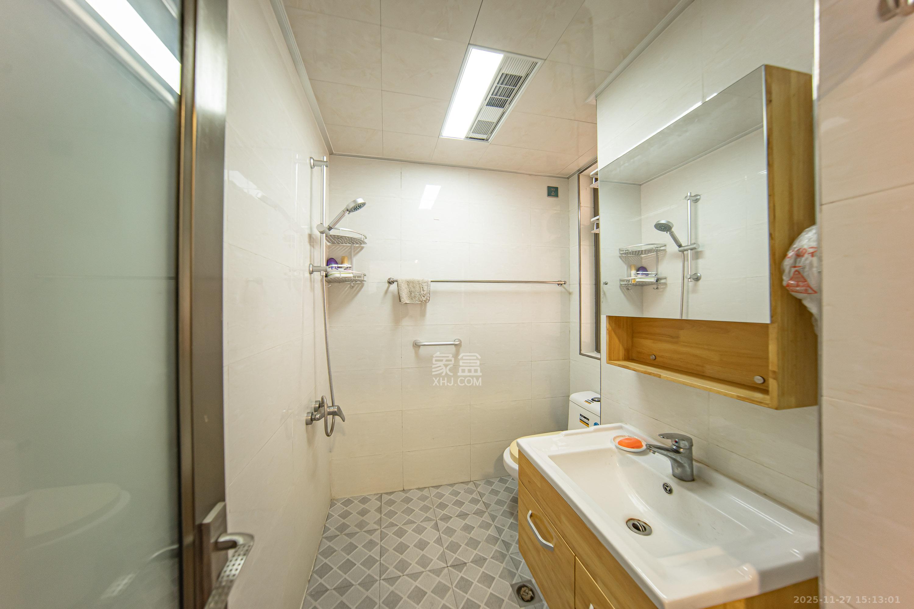 米兰春天  2室2厅1卫    40.0万卫生间