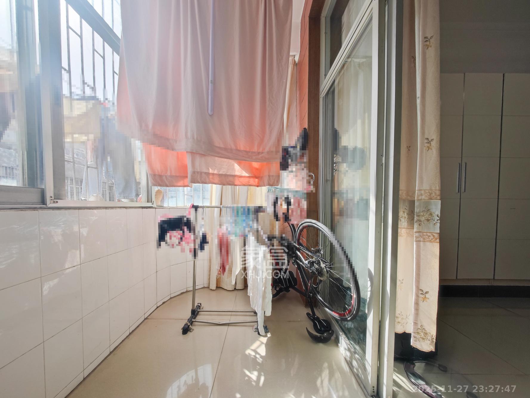 红星建材交易大市场 1室0厅0卫 66.8万 红星建材交易大市场 1室0厅0卫 66.8万阳台