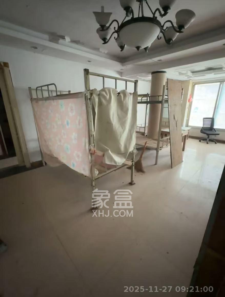 劳动广场消防队宿舍  3室1厅1卫    1600.0元/月