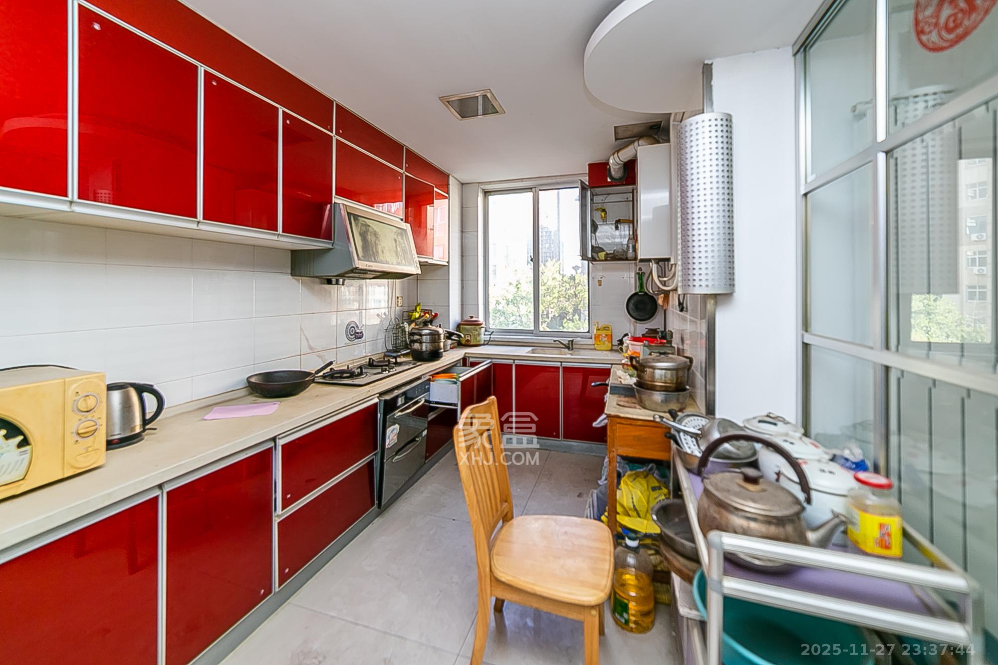 华银园  3室2厅2卫    100.0万厨房