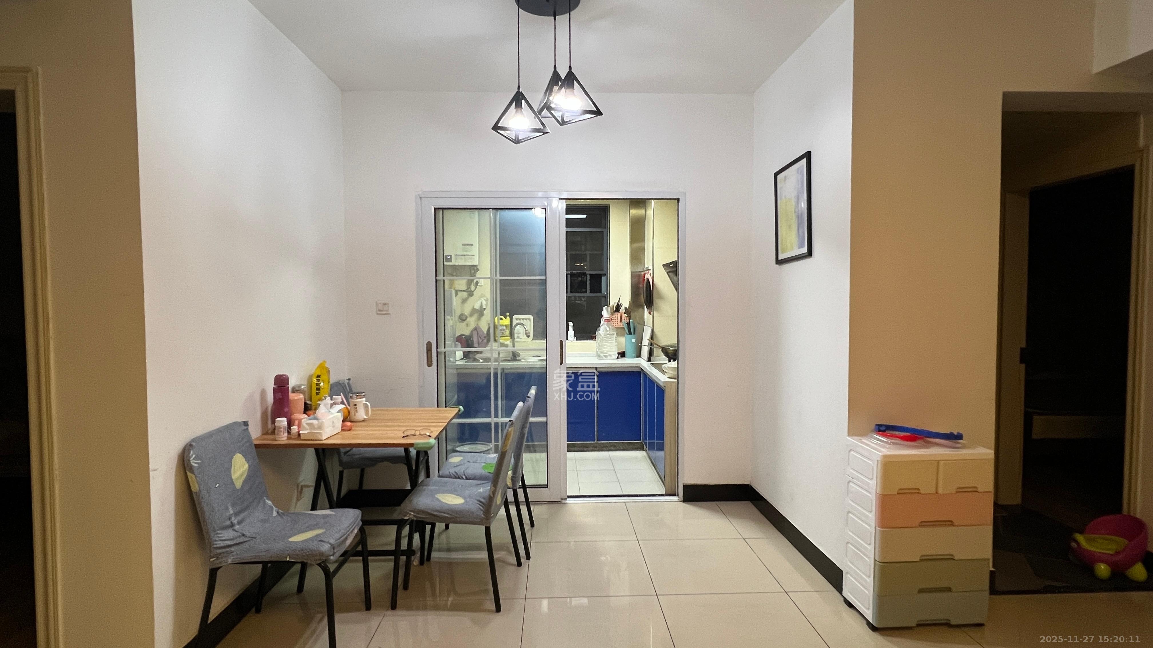 荣盛花语书苑 3室2厅1卫 2400.0元/月 荣盛花语书苑 3室2厅1卫 2400.0元/月室内图