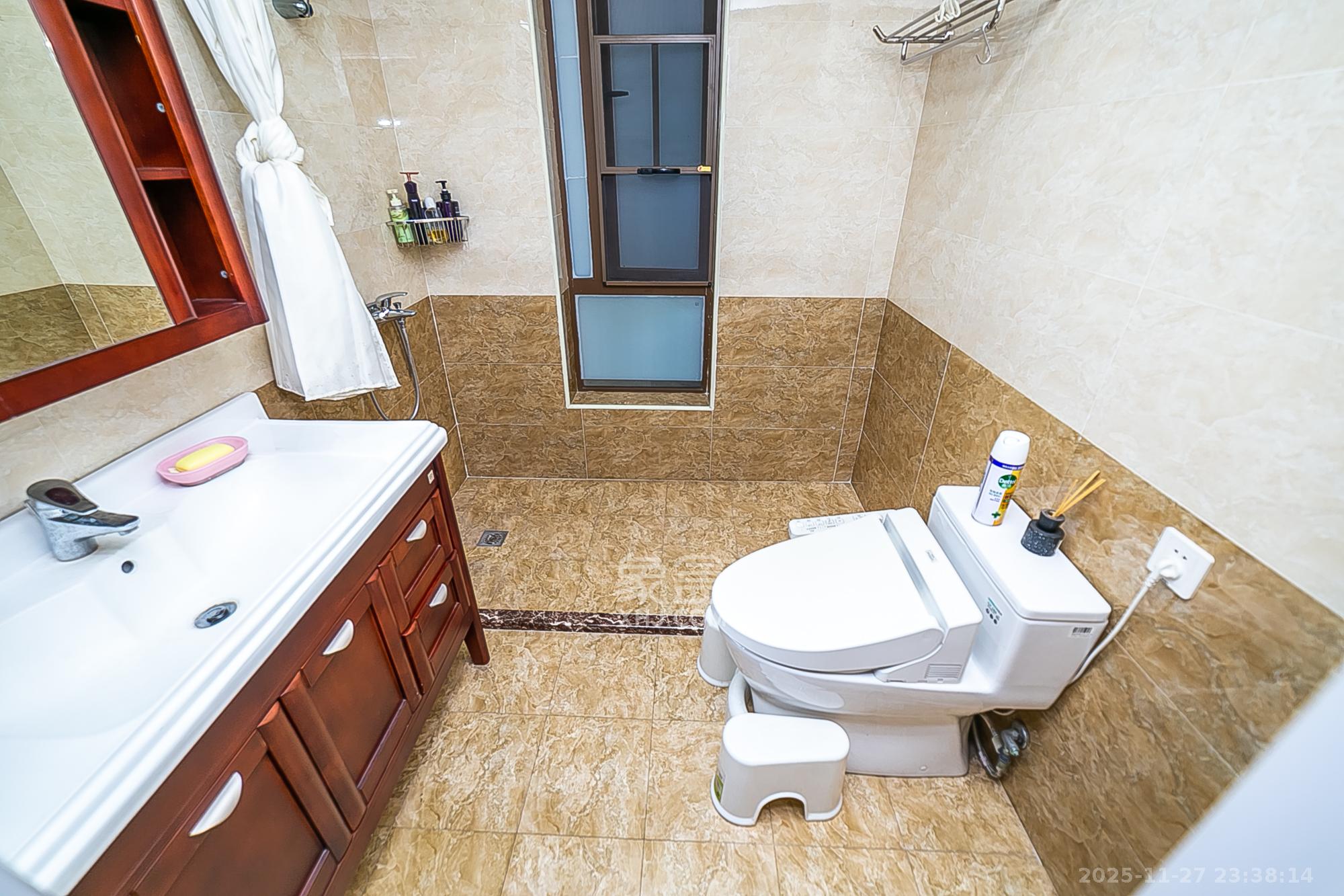 第六都(陆都小区) 3室2厅2卫 168.8万 第六都(陆都小区) 3室2厅2卫 168.8万卫生间