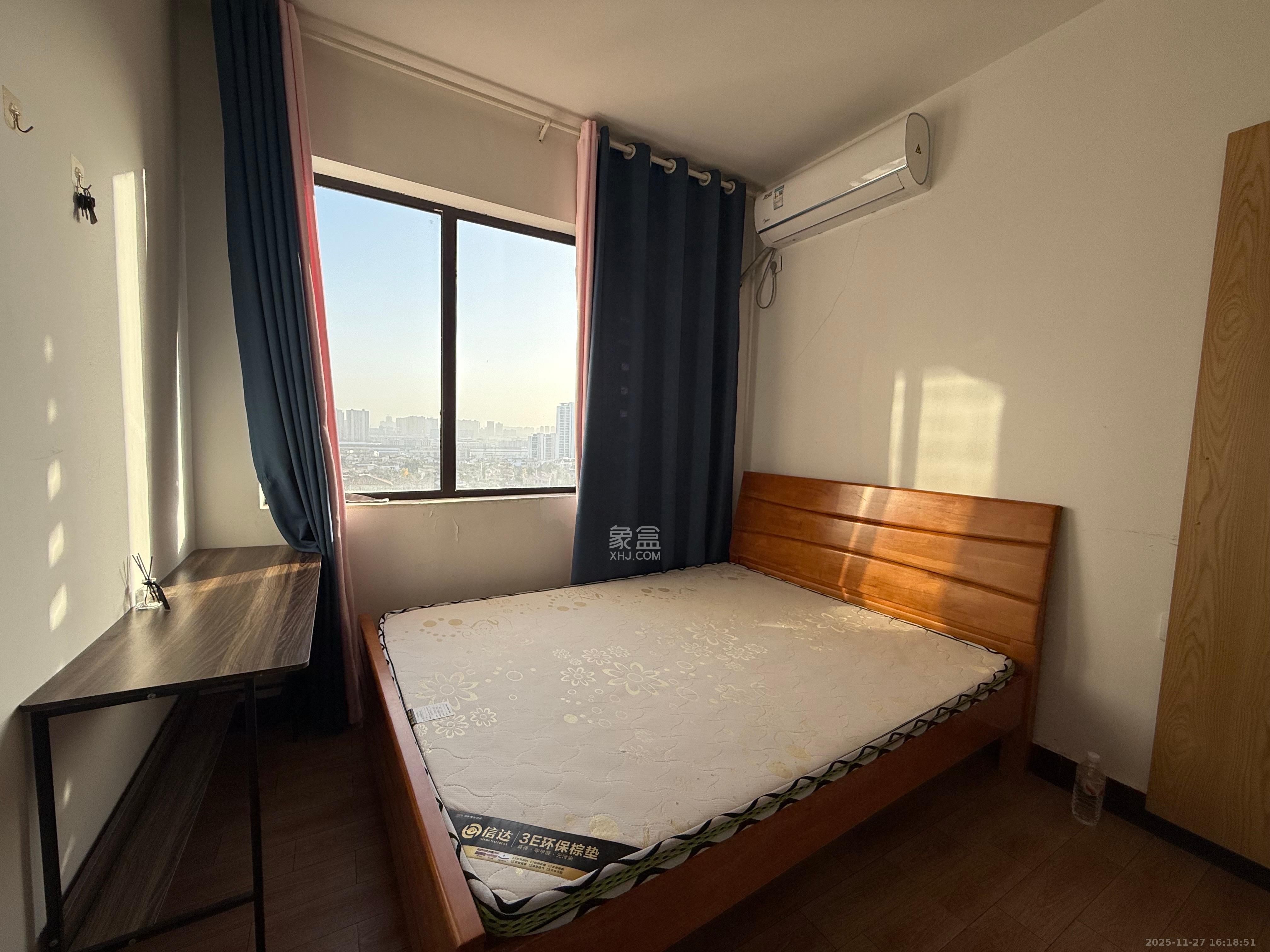 华润置地广场二期  3室2厅2卫    2000.0元/月室内图