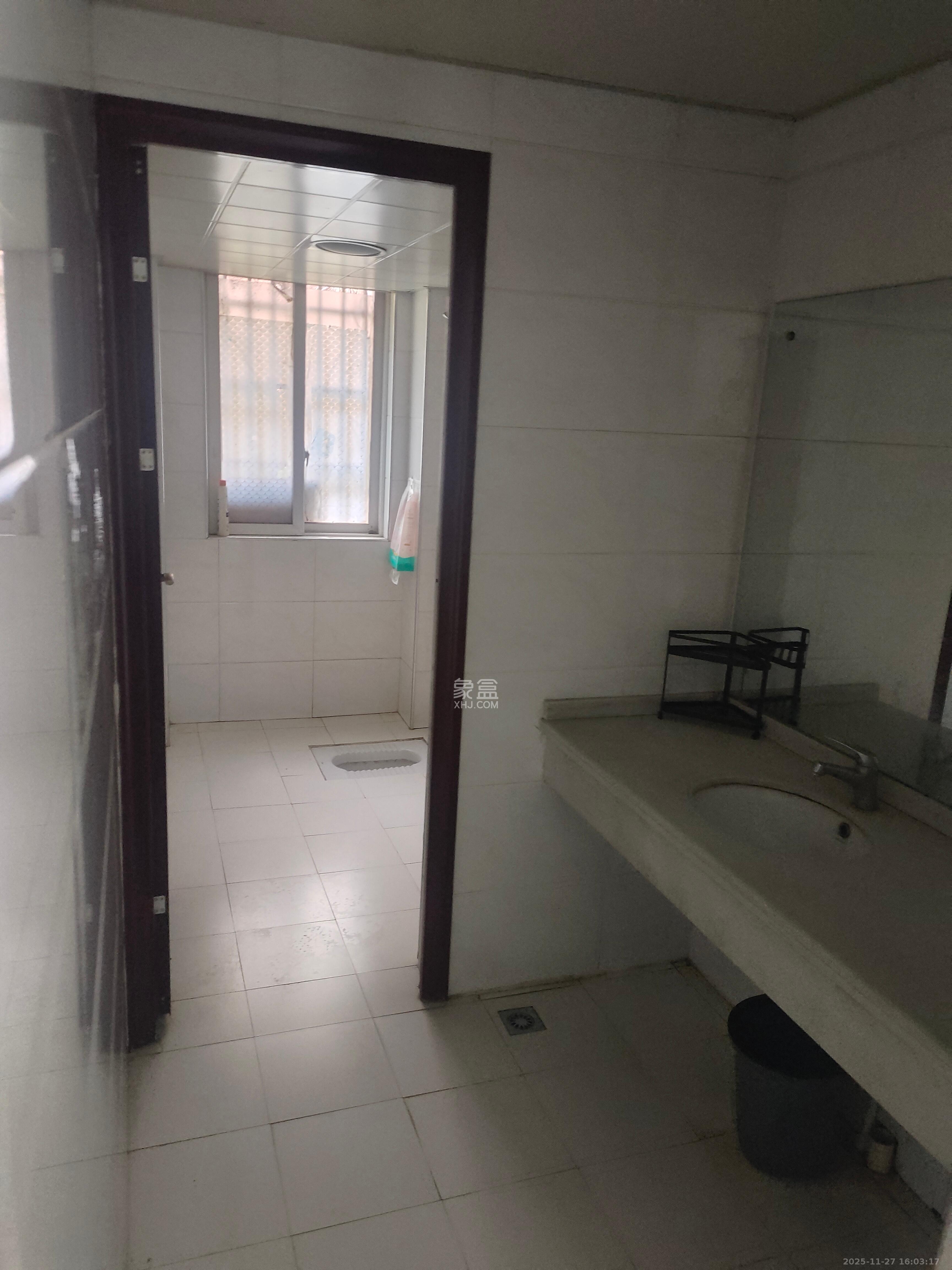 东门尚苑  3室2厅2卫    1600.0元/月室内图