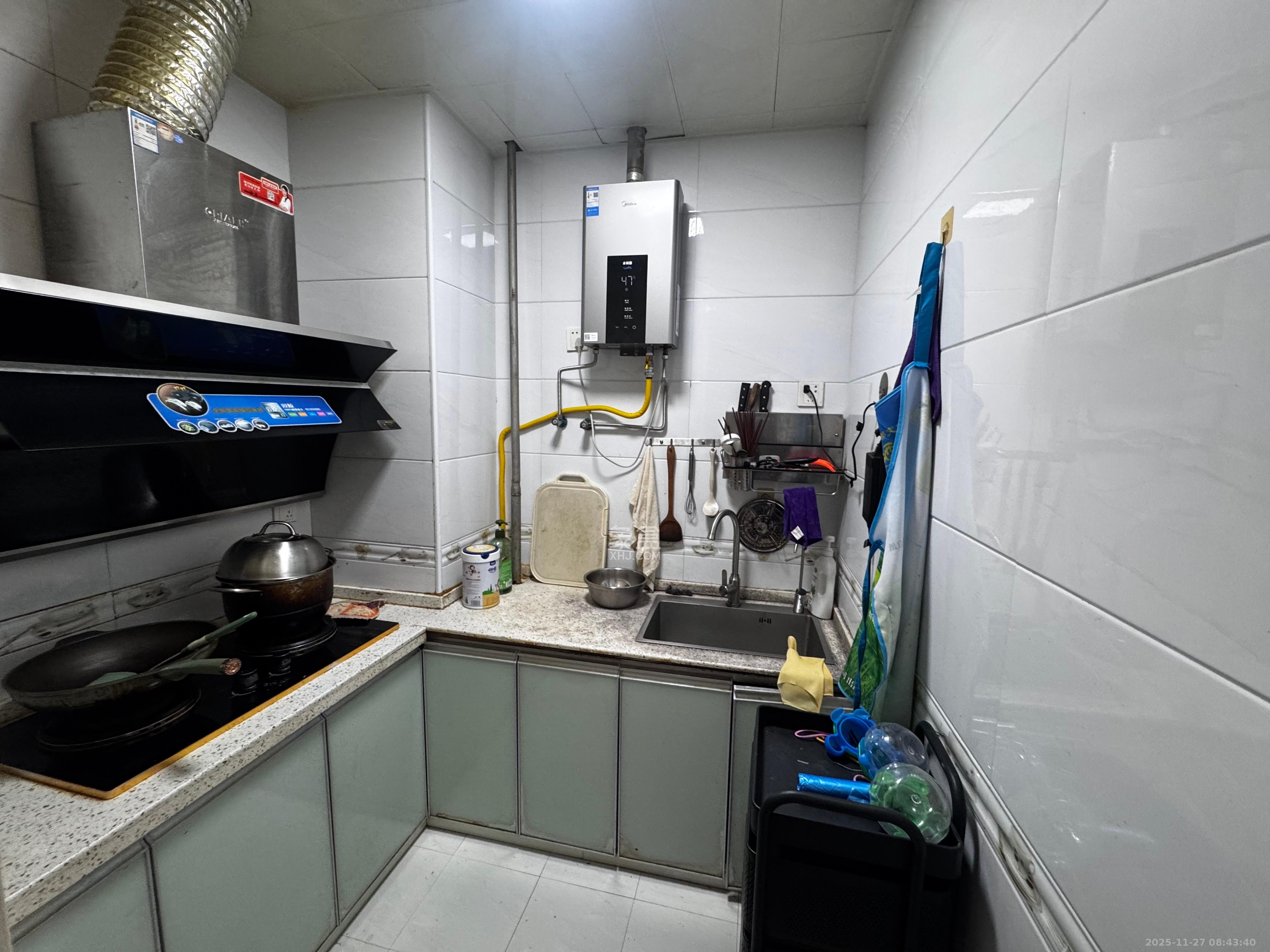 新华都万家城  3室2厅1卫    2400.0元/月室内图