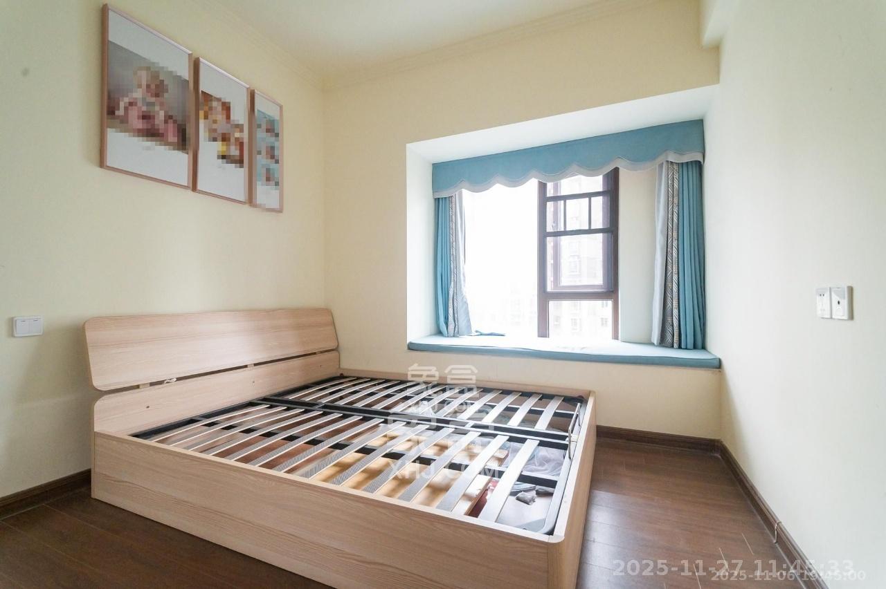 碧桂园中央花园  3室2厅2卫    2700.0元/月室内图