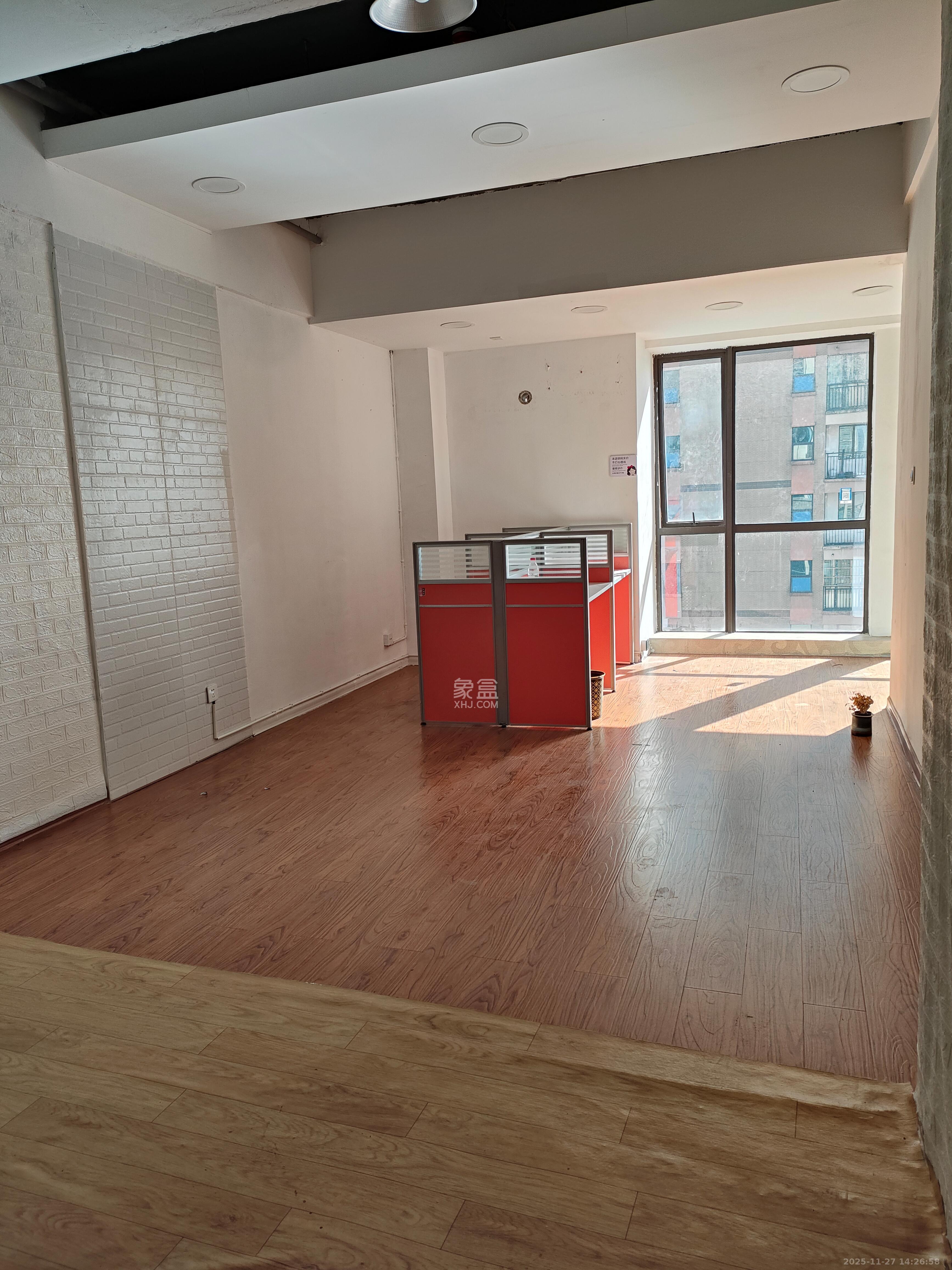 万象美域  1室1厅0卫    1200.0元/月