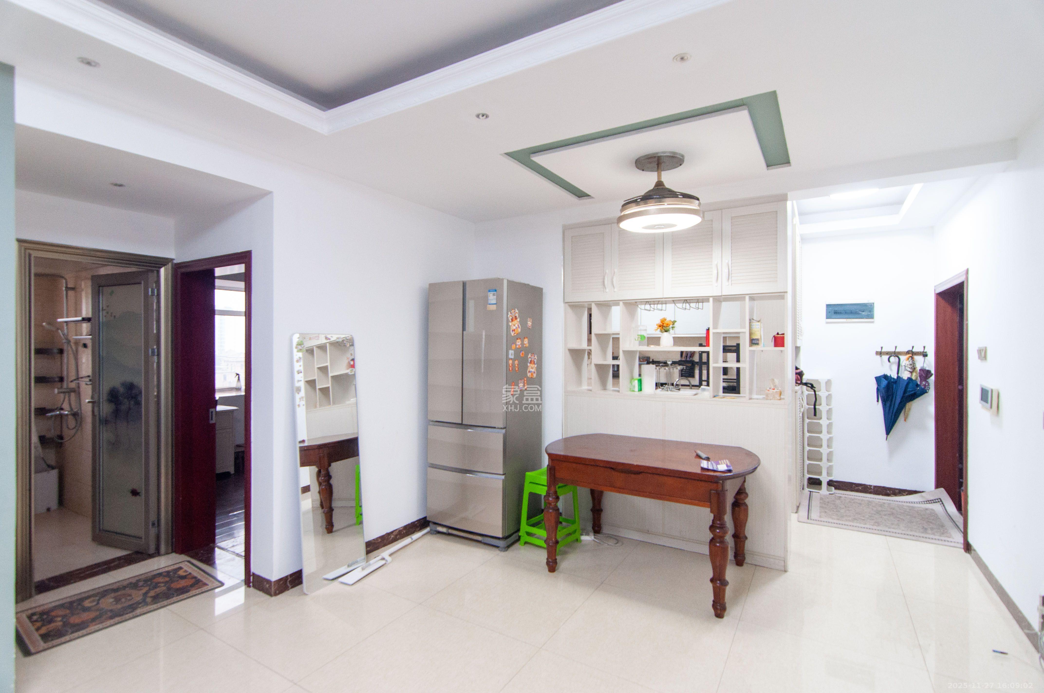 西点公园里  2室2厅1卫    2400.0元/月室内图