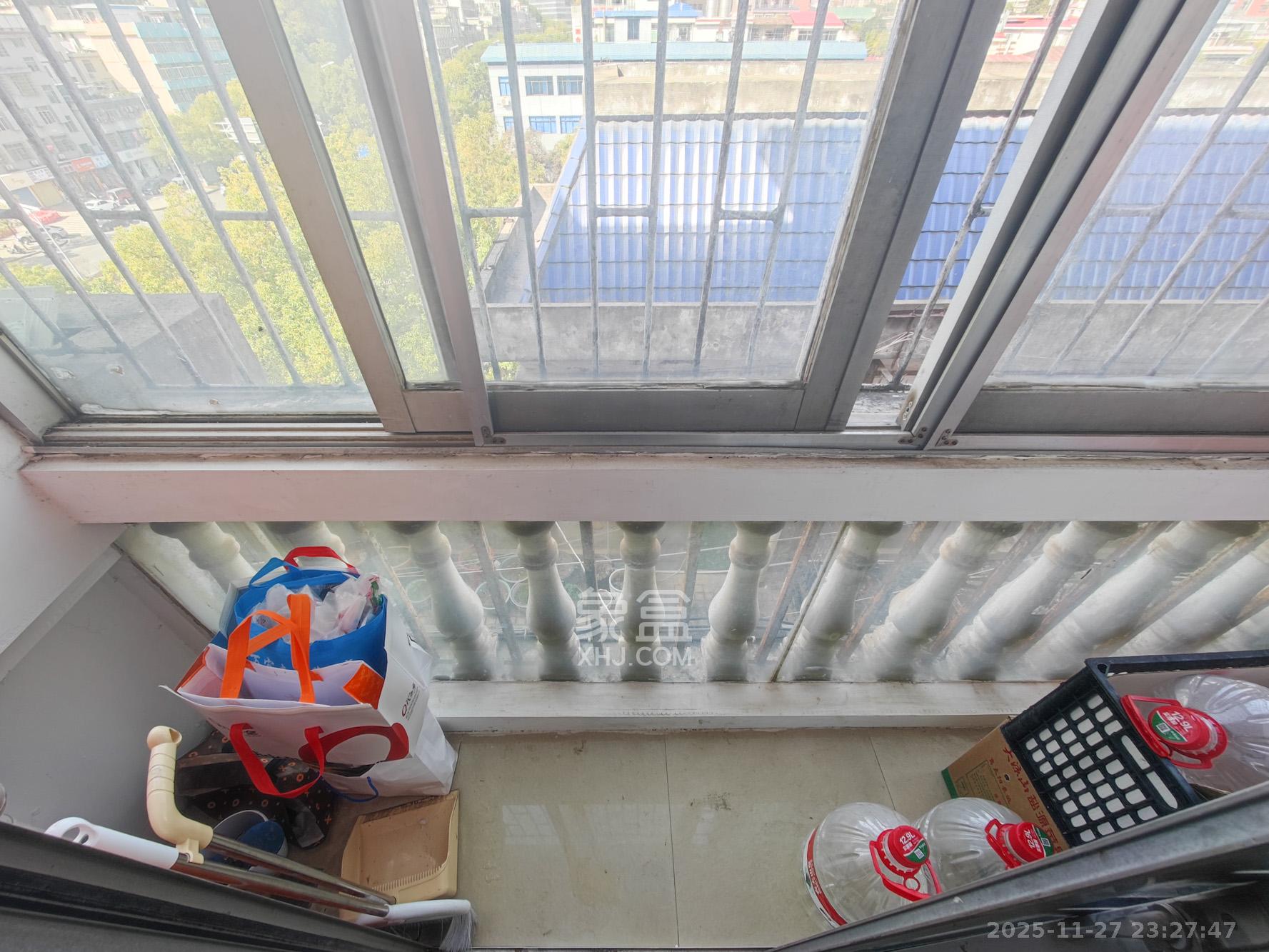 红星建材交易大市场 1室0厅0卫 66.8万 红星建材交易大市场 1室0厅0卫 66.8万阳台