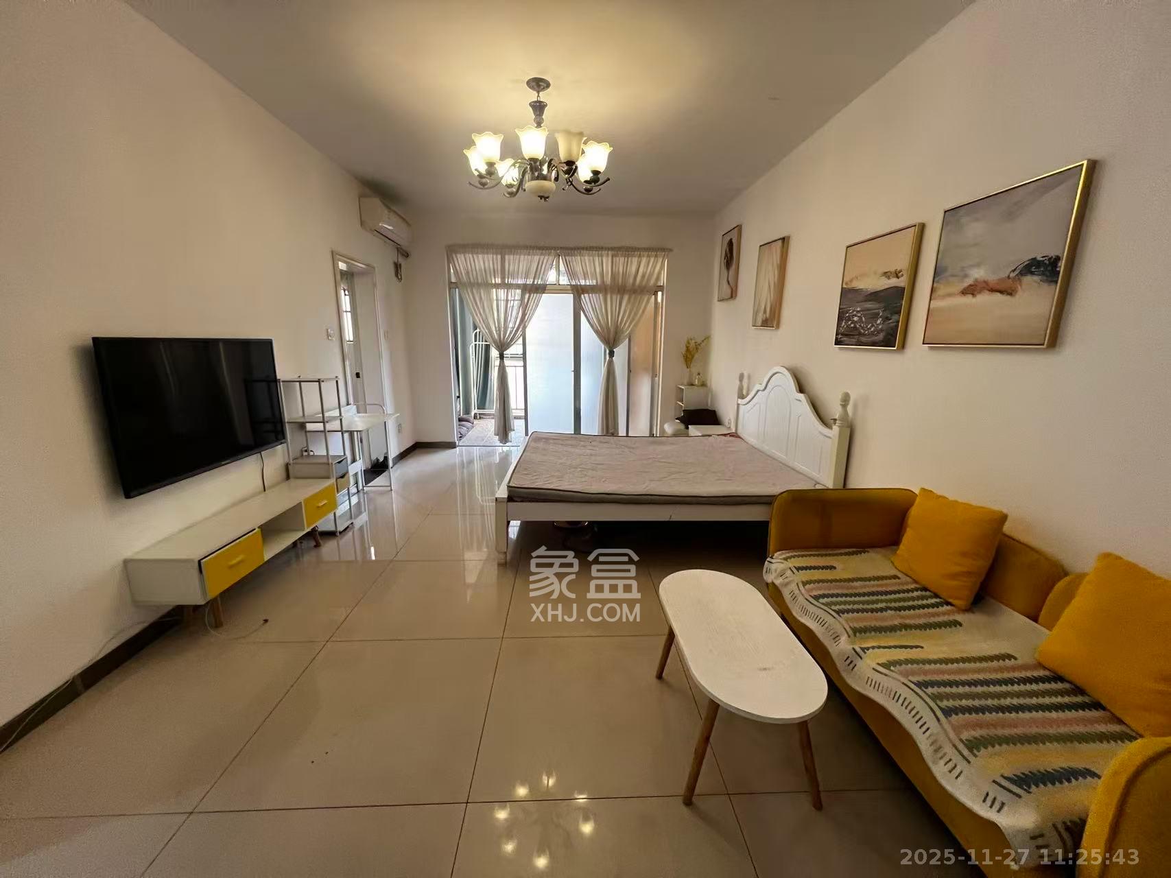 华瑞电子商厦（湖南科佳摄影城）  1室0厅0卫    1600.0元/月