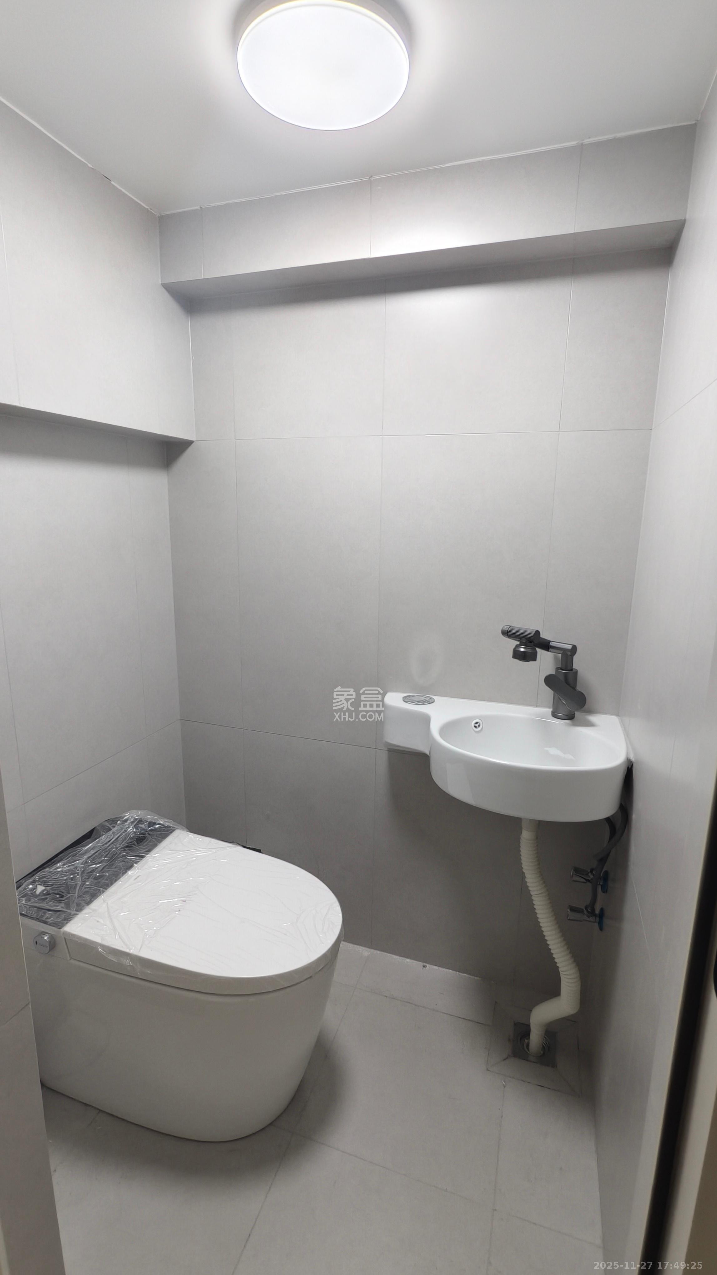 绿地V岛  1室1厅2卫    2300.0元/月室内图