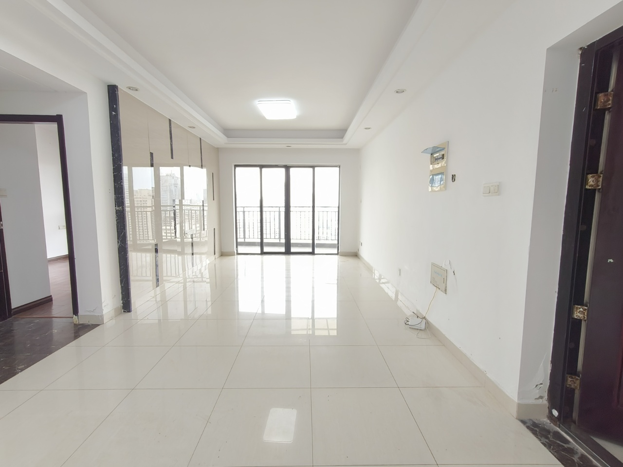 椰岛广场  2室2厅1卫    2700.0元/月室内图