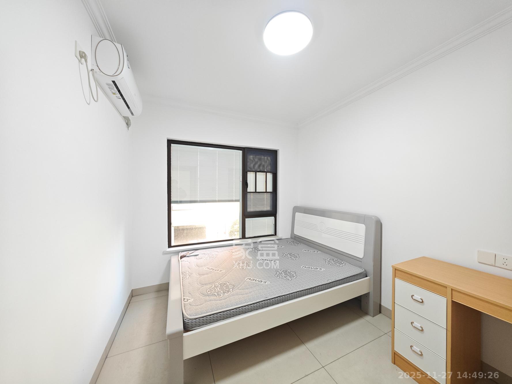 香缇雅苑(鑫远翡丽郡二期) 3室2厅1卫 125.0万 香缇雅苑(鑫远翡丽郡二期) 3室2厅1卫 125.0万卧室