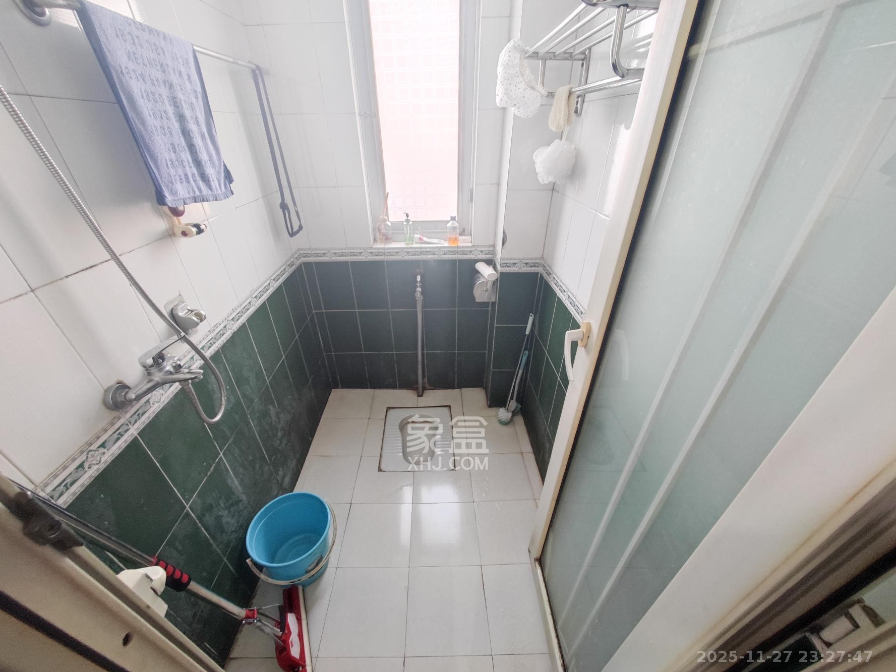 红星建材交易大市场 1室0厅0卫 66.8万 红星建材交易大市场 1室0厅0卫 66.8万卫生间