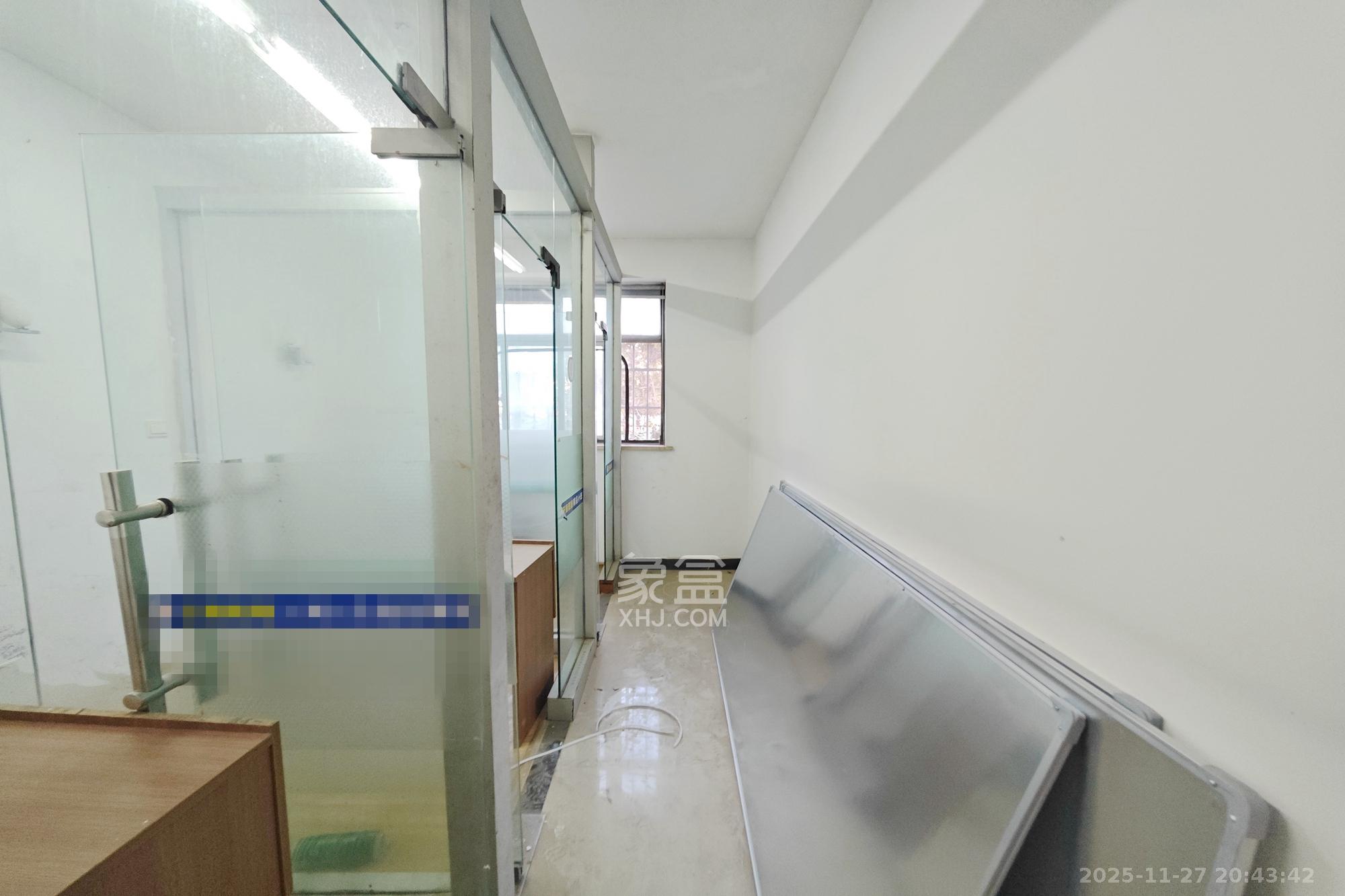 景江雅苑 4室2厅2卫 110.0万 景江雅苑 4室2厅2卫 110.0万卧室