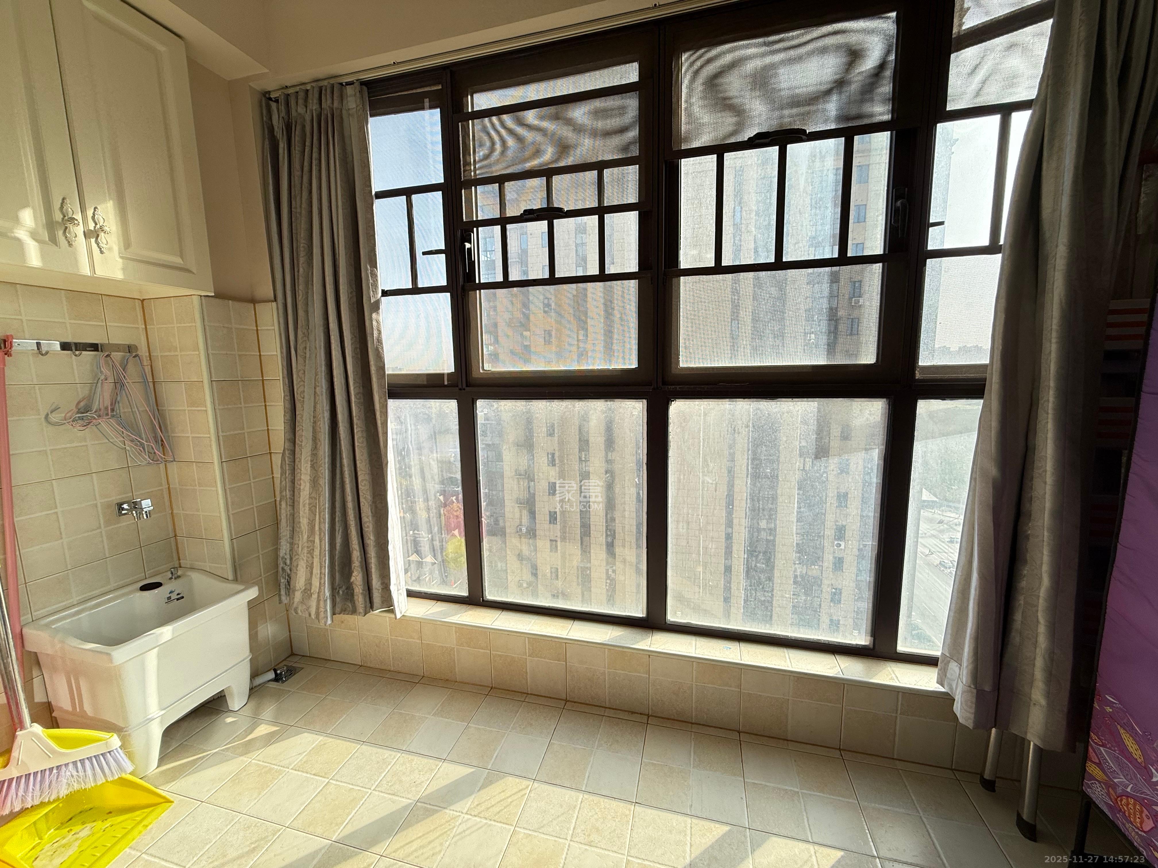 星湖湾二期高层 3室2厅1卫 2500.0元/月 星湖湾二期高层 3室2厅1卫 2500.0元/月室内图