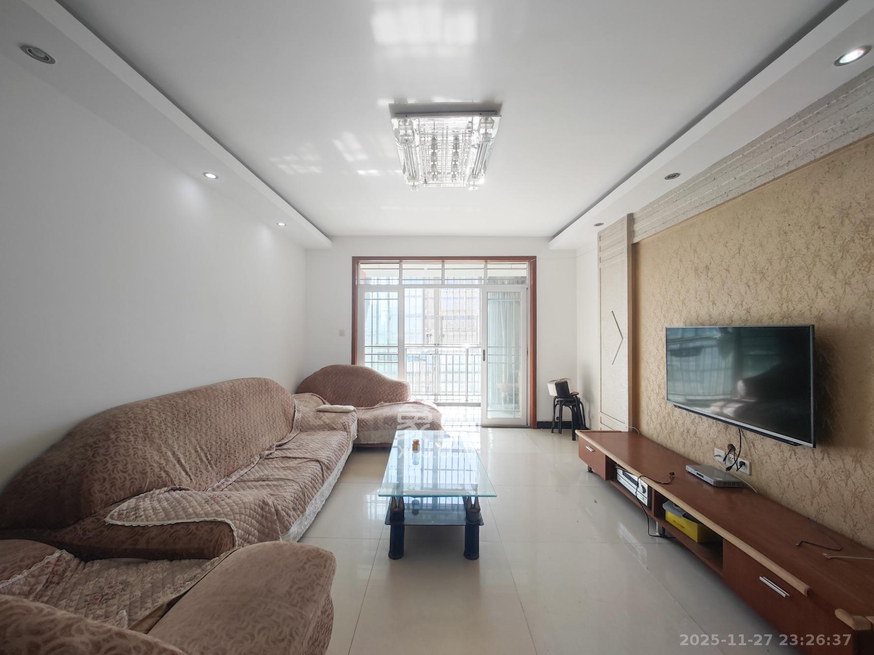 鄱阳小区  3室2厅2卫    86.0万