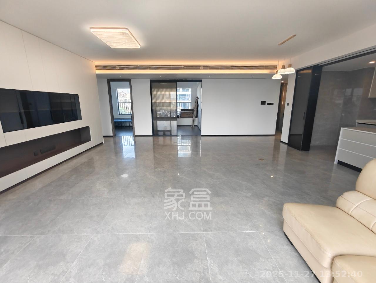 轨道万科悦府  4室2厅2卫    4000.0元/月室内图