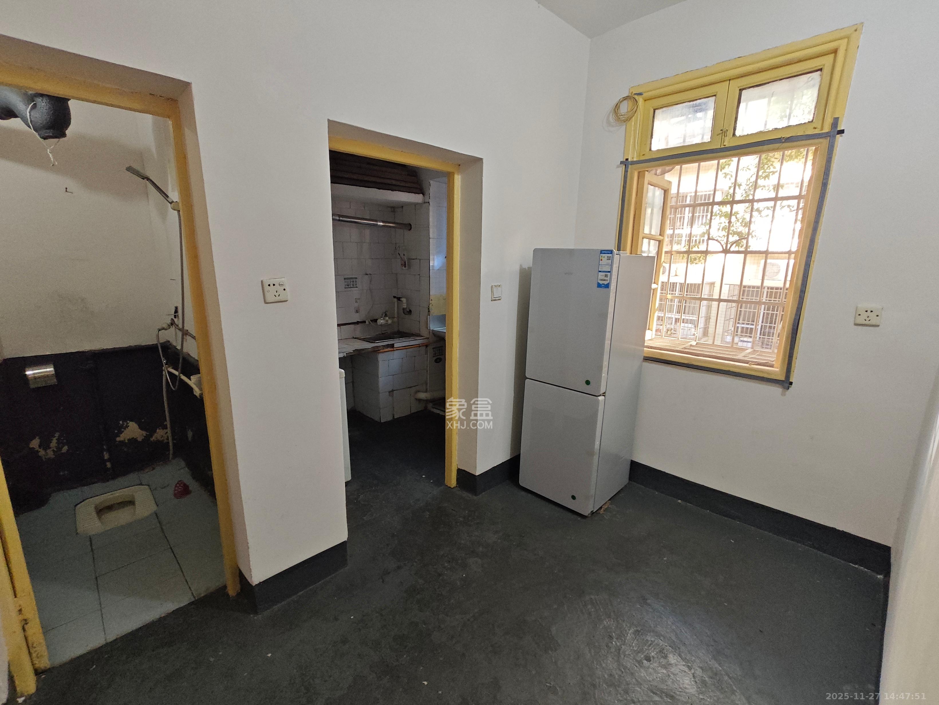 二三三厂宿舍  2室1厅1卫    1200.0元/月