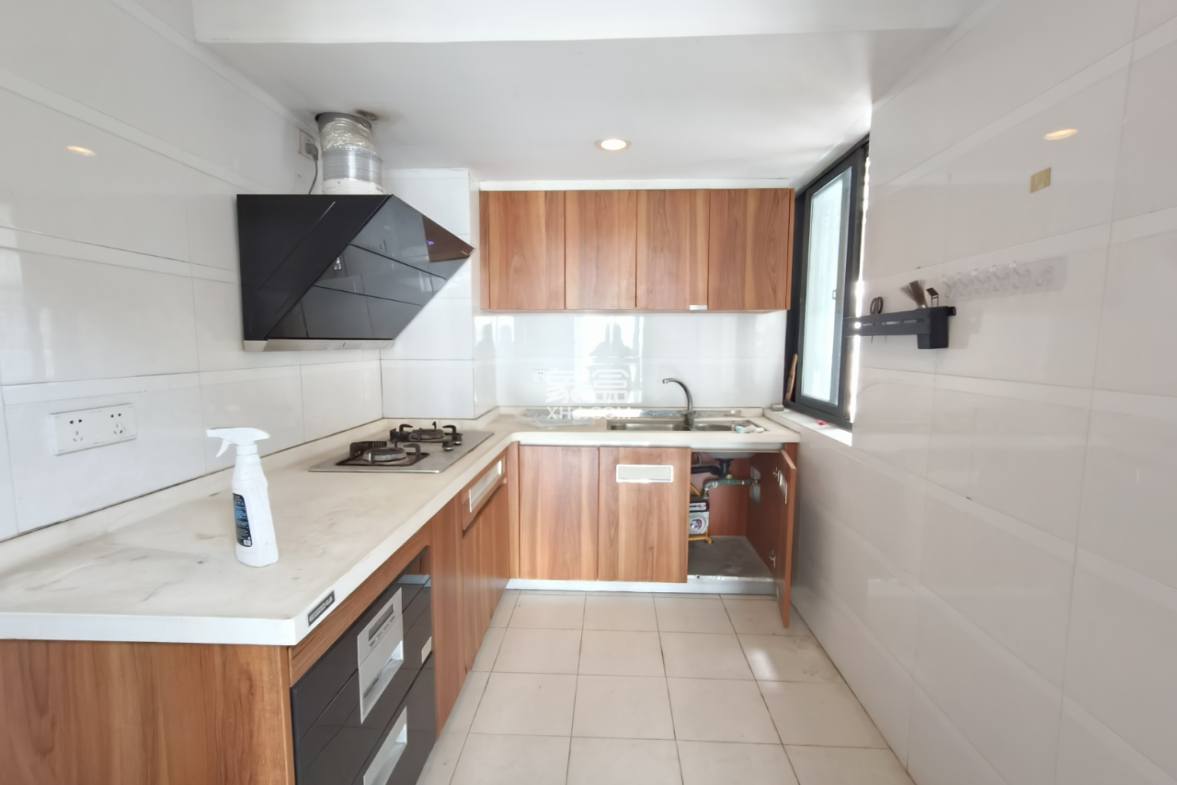 椰岛广场 2室2厅1卫 2700.0元/月 椰岛广场 2室2厅1卫 2700.0元/月室内图