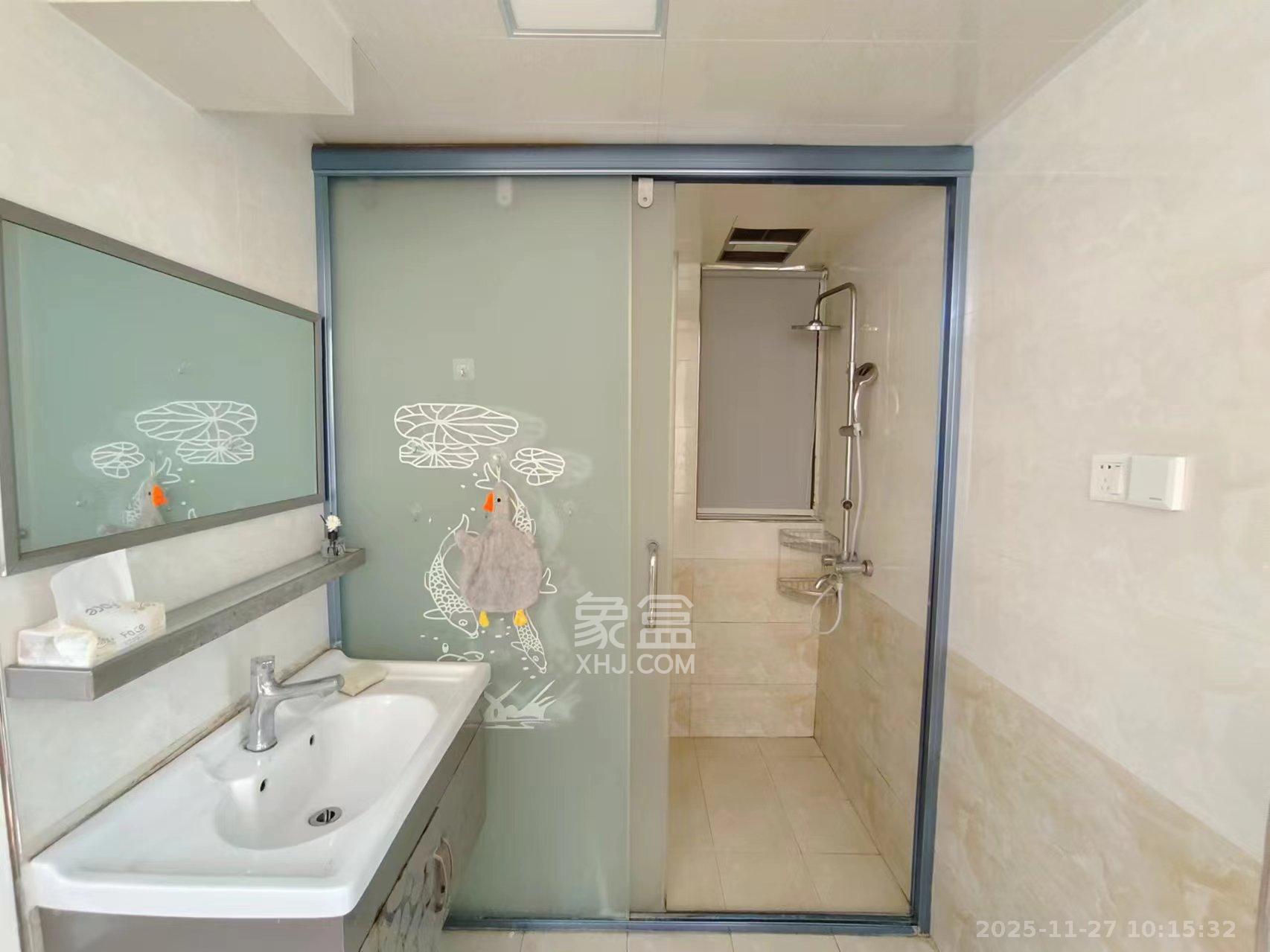 华城广场 2室1厅1卫 2300.0元/月 华城广场 2室1厅1卫 2300.0元/月室内图