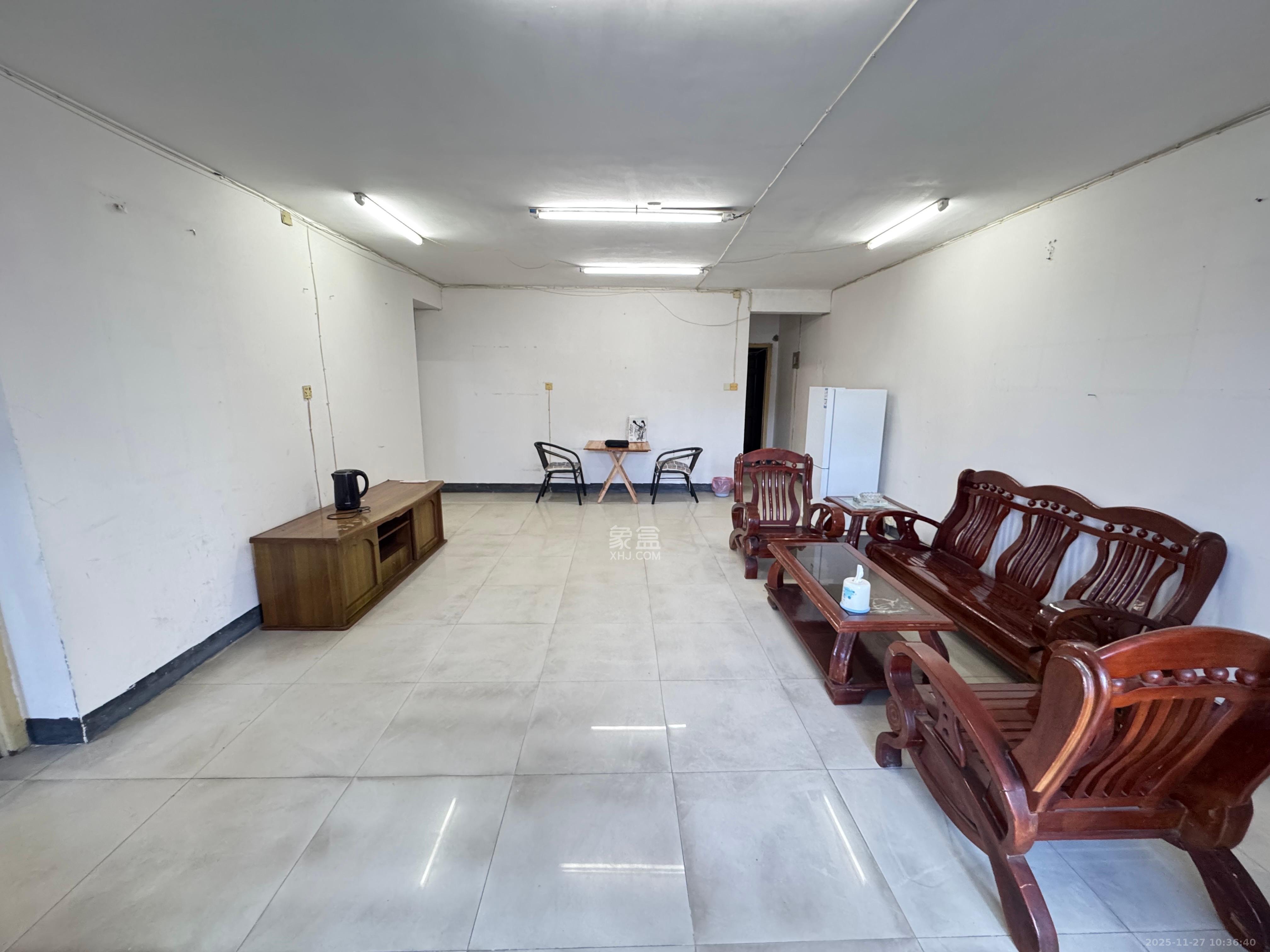 远东公寓  3室1厅1卫    2200.0元/月