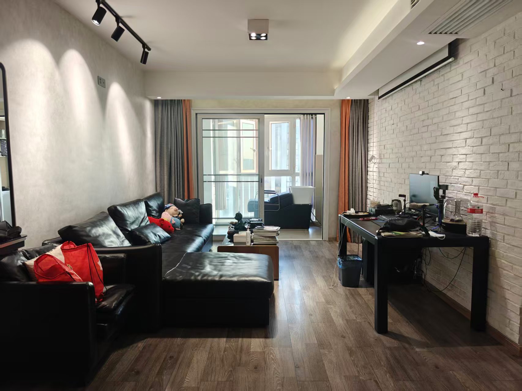 滨江花园  3室2厅2卫    68.0万