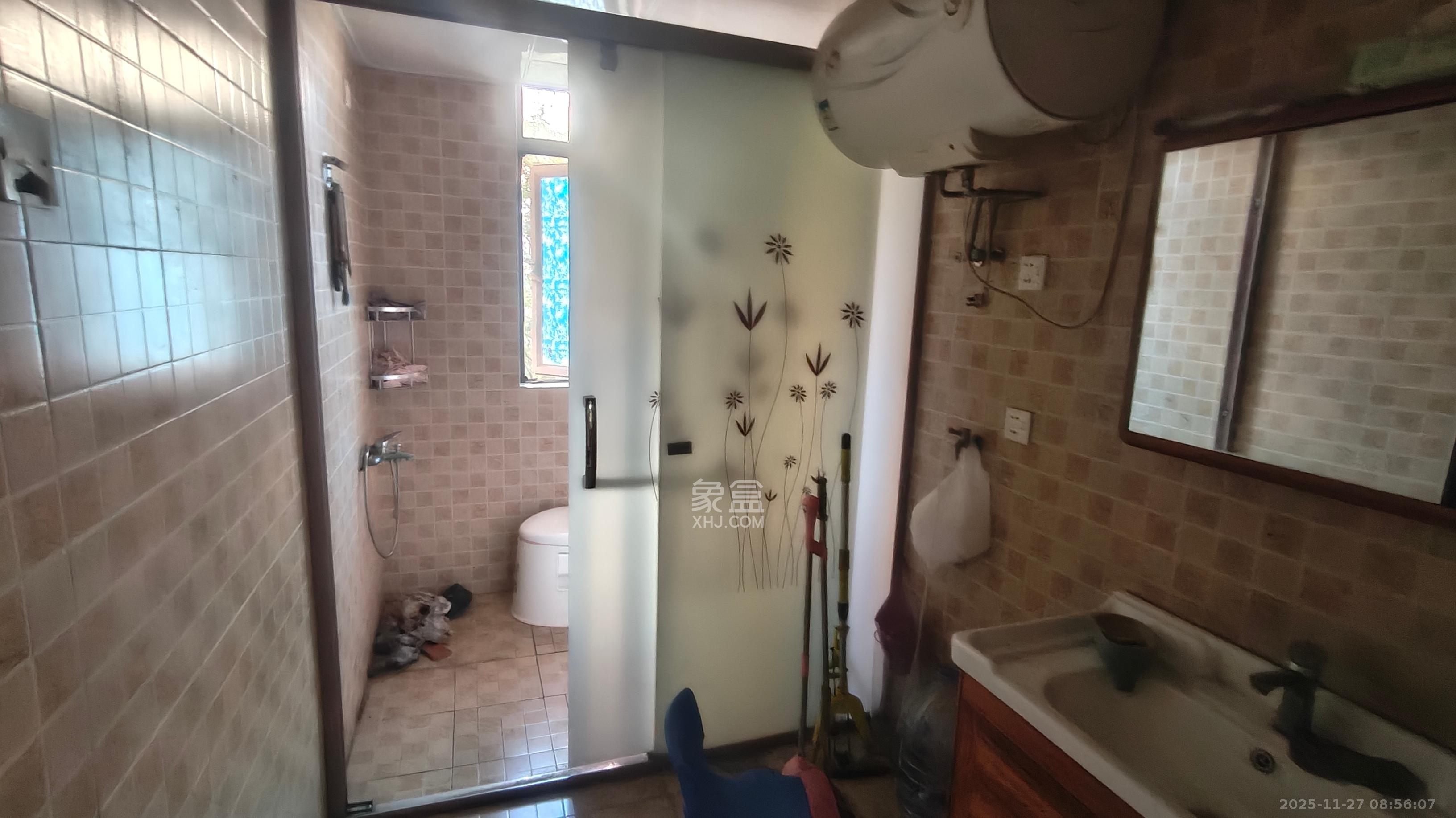 新城新世界一二三期  3室2厅1卫    2700.0元/月室内图