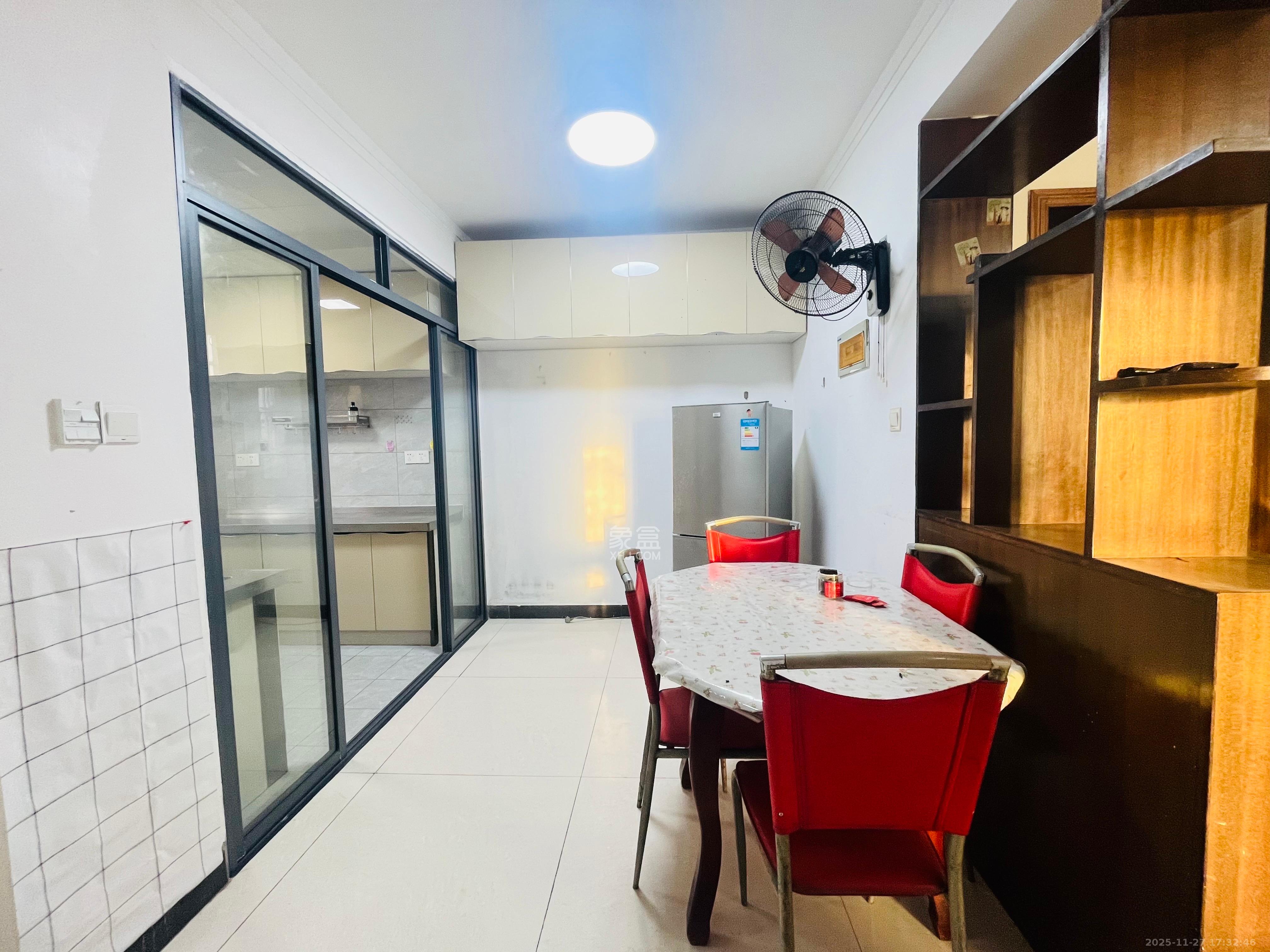 陡岭社区 2室1厅1卫 1600.0元/月 陡岭社区 2室1厅1卫 1600.0元/月室内图