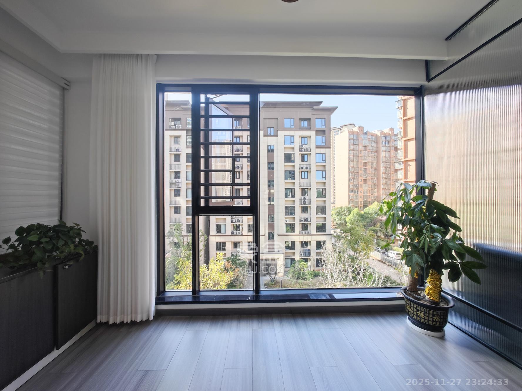 远洋红星天铂一期 4室2厅2卫 142.0万 远洋红星天铂一期 4室2厅2卫 142.0万阳台