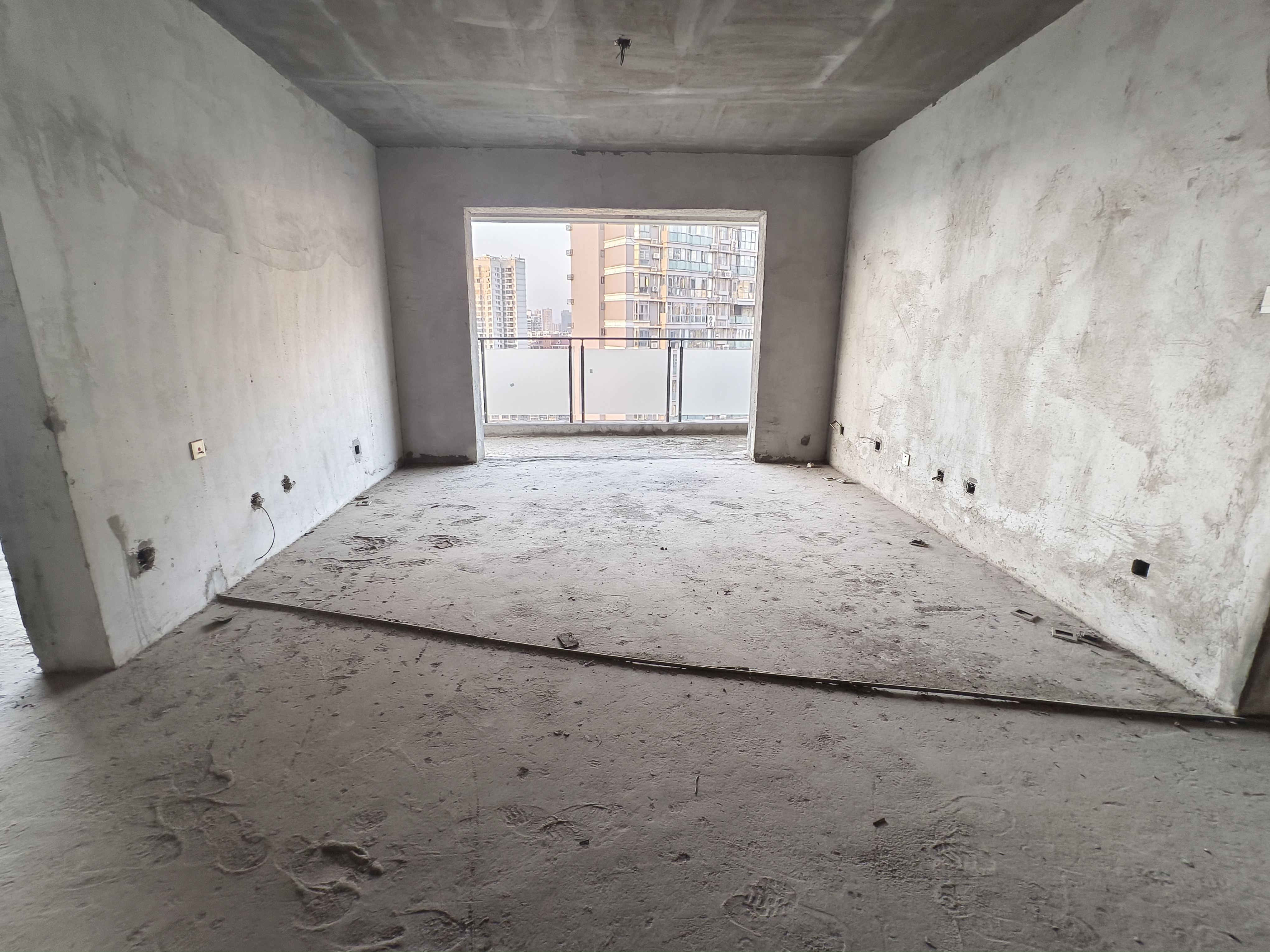 建设鑫苑  4室2厅2卫    76.8万