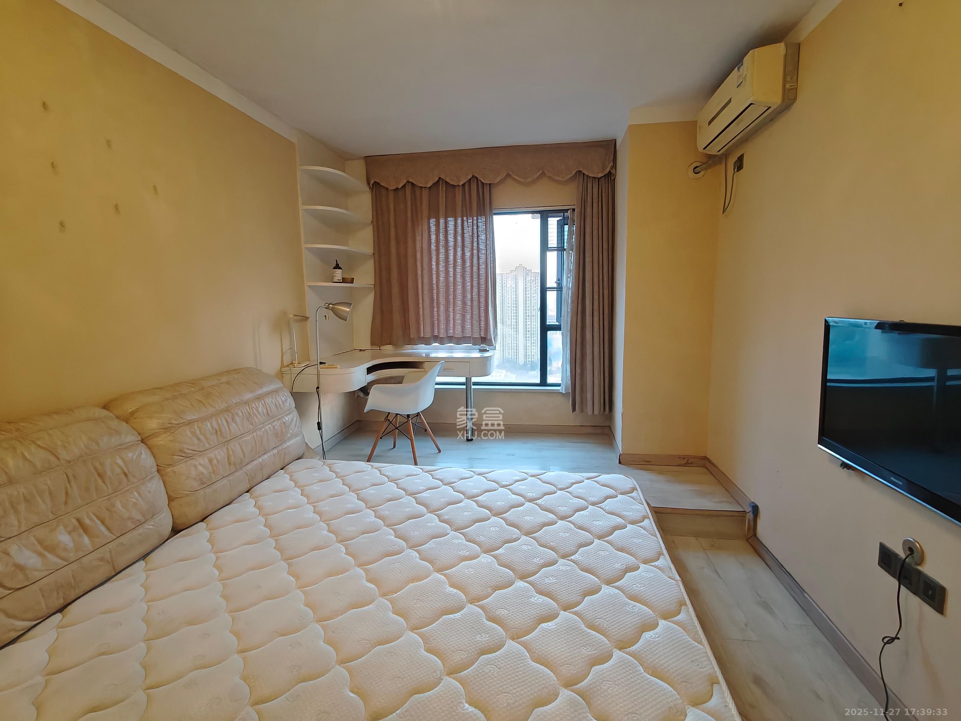 三一街区  2室2厅1卫    1800.0元/月室内图