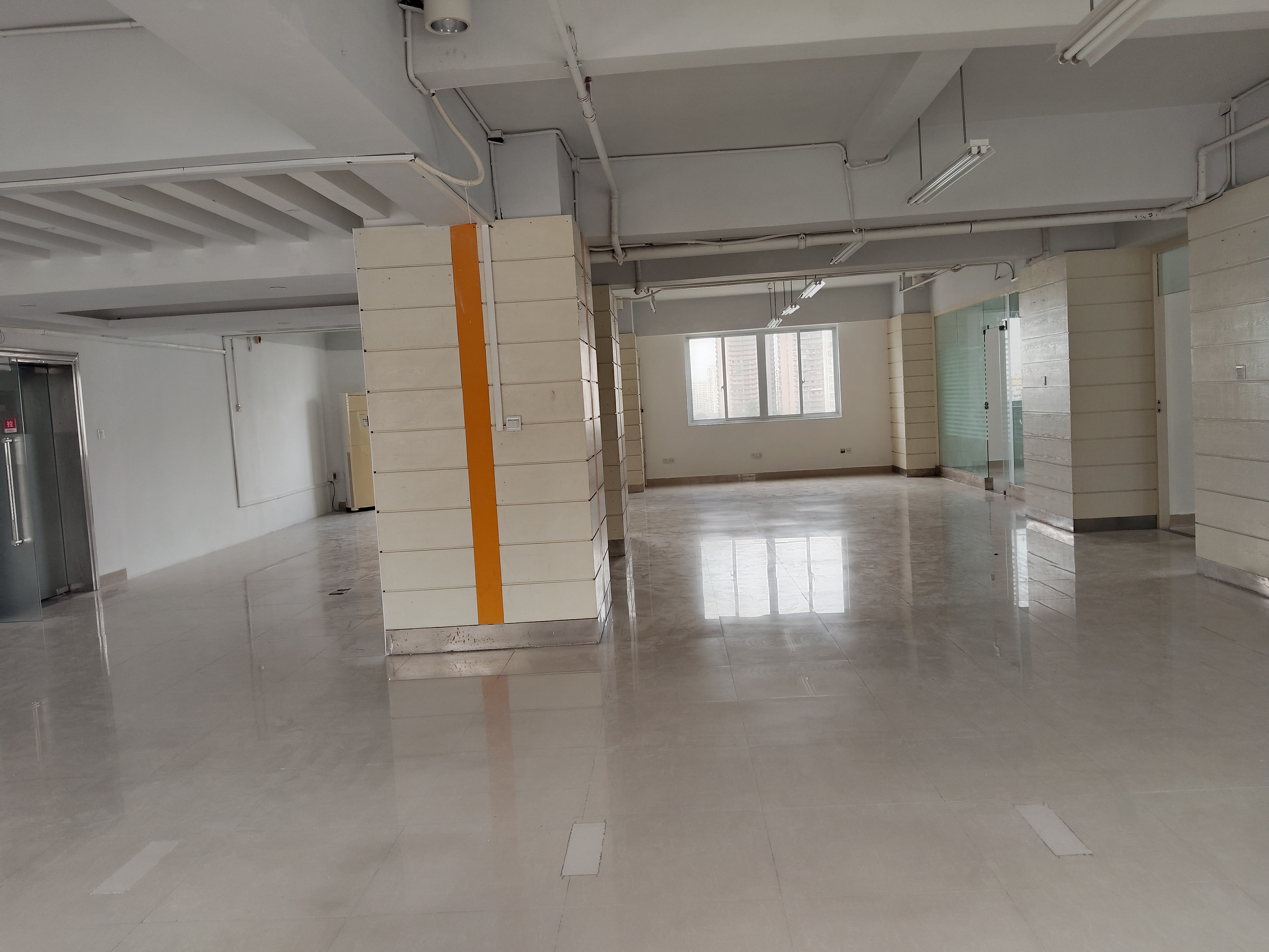 北京大厦   302.0㎡      8500.0元/月