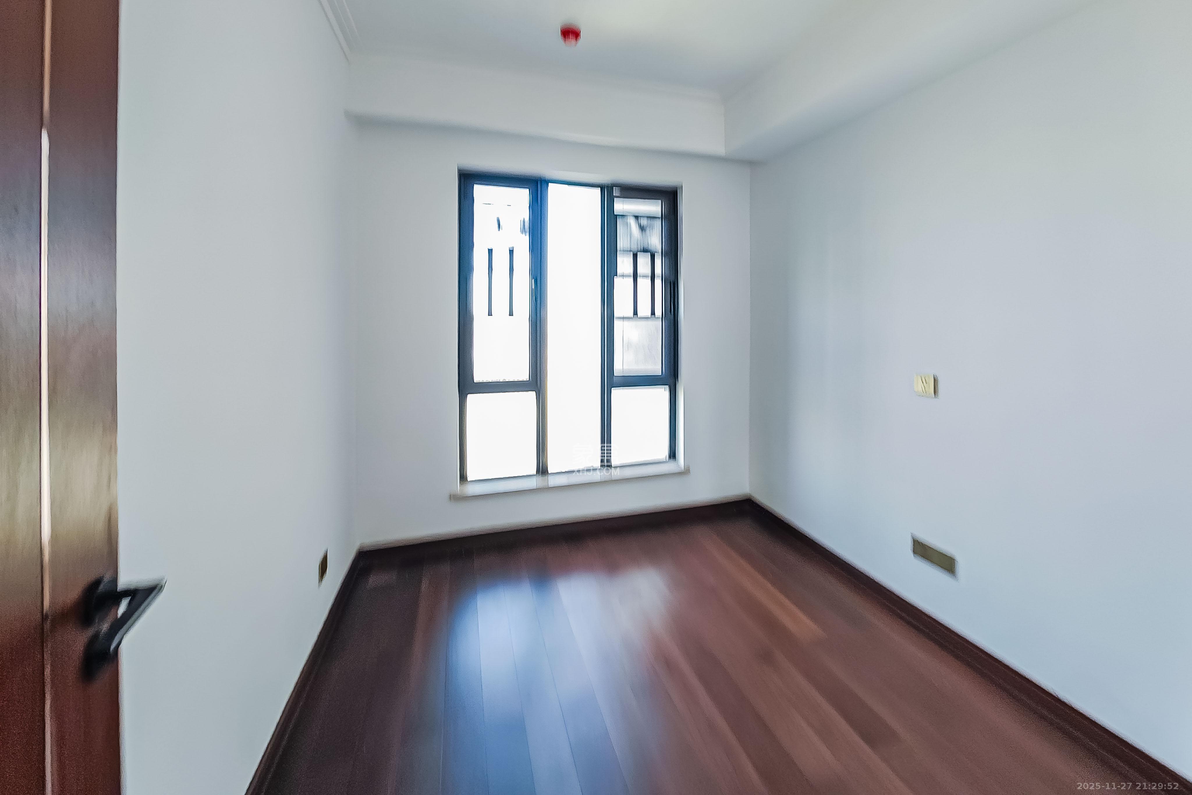 绿地长沙城际空间站（绿地新里佳苑）  4室2厅2卫    138.0万卧室