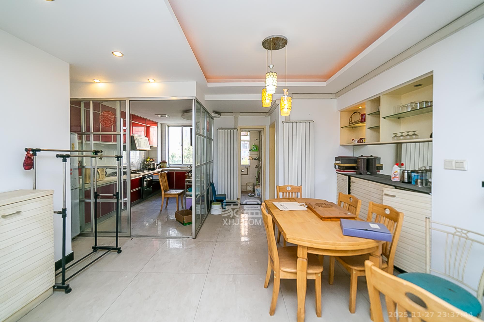 华银园  3室2厅2卫    100.0万客厅